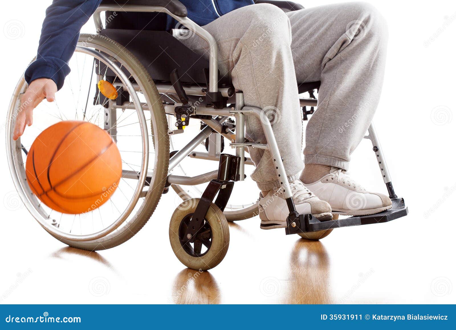 Disabled basketball player stock image. Image of player 35931911