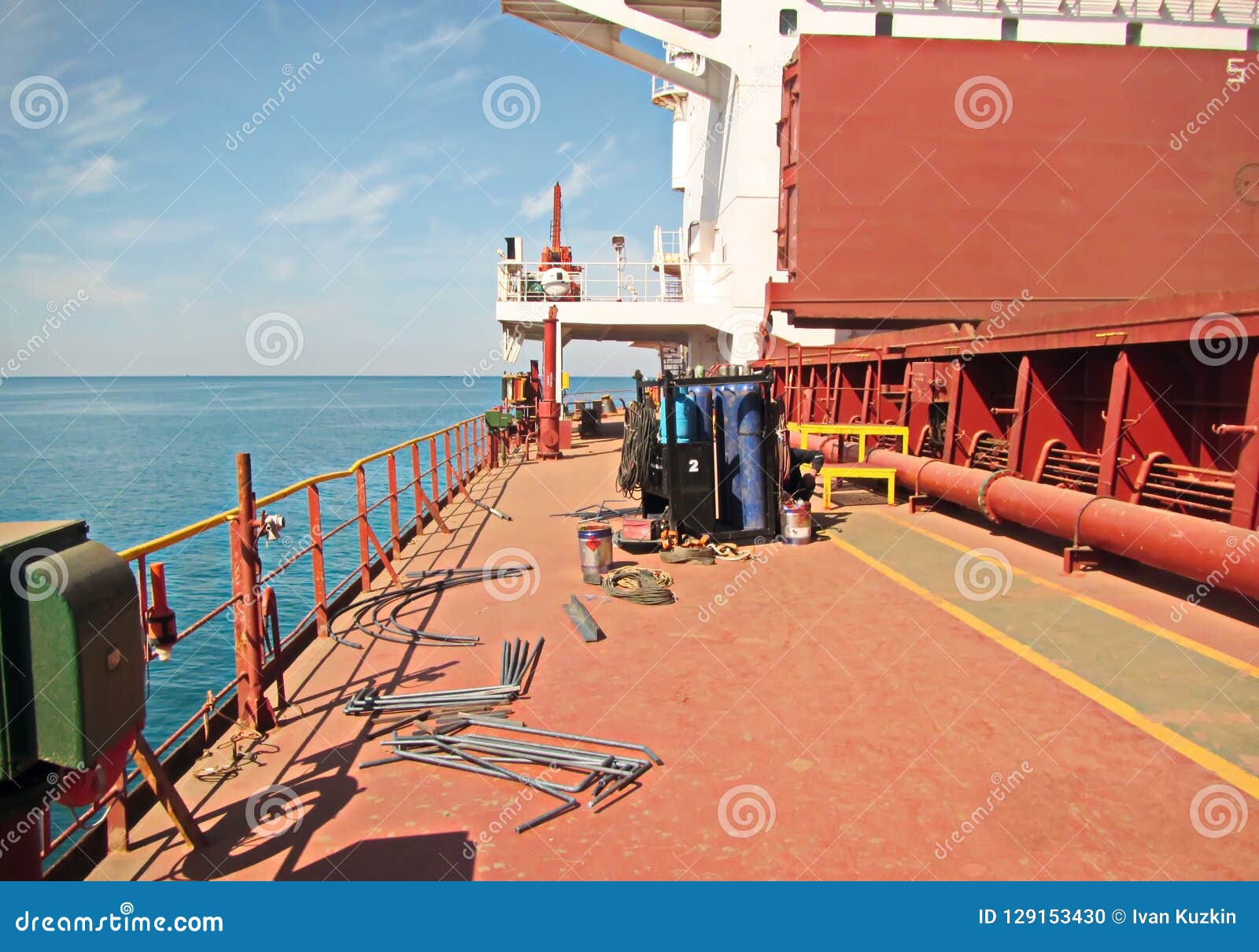 Грузовая палуба. Грузовой порт Искендерун. Палуба на грузовом корабле 2022. Cargo палубы.
