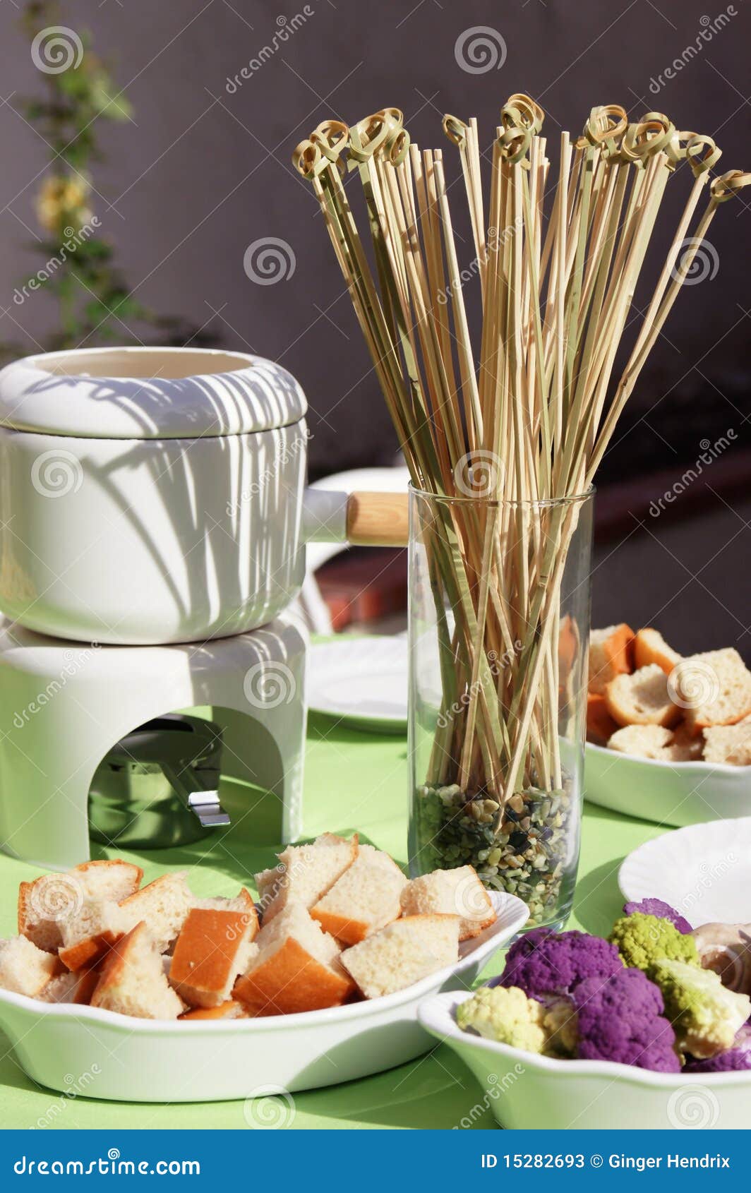 Disco de la "fondue" imagen de archivo. Imagen de partido 15282693