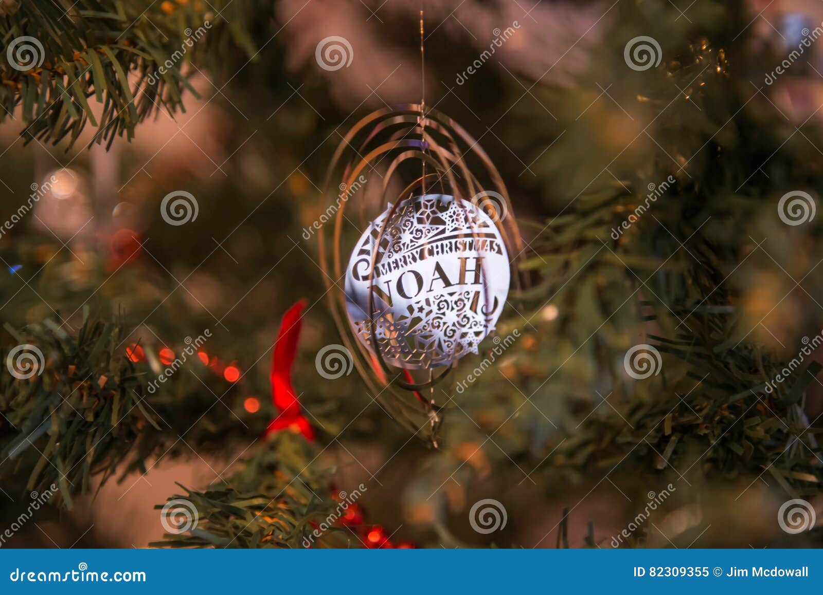 Disco De Prata Da Decoração Do Natal Em Nome De Noah Imagem de Stock -  Imagem de alegre, recuo: 82309355