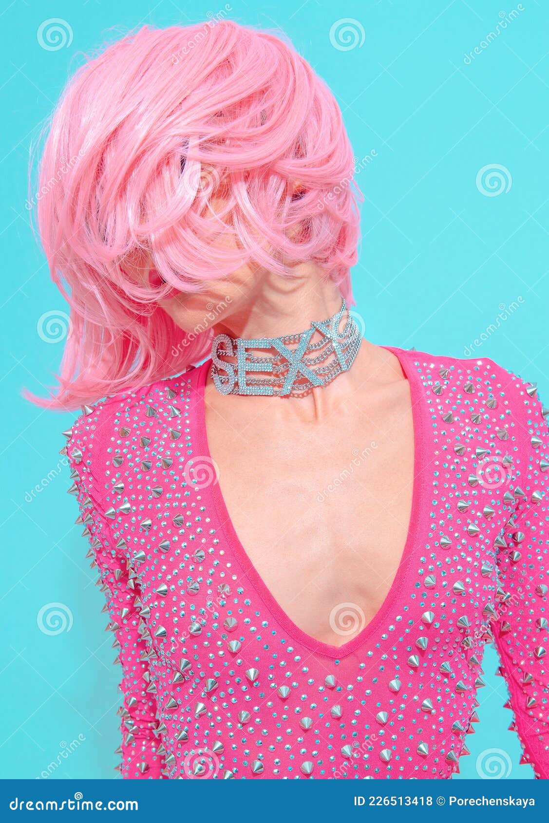 Invertir compacto marea Disco Lady. Pink Retro Vibes. Back in 80s Look. Clubbing Glamour Party  Fashion Style Stock Photo - Image of hairstyle, back: 226513418