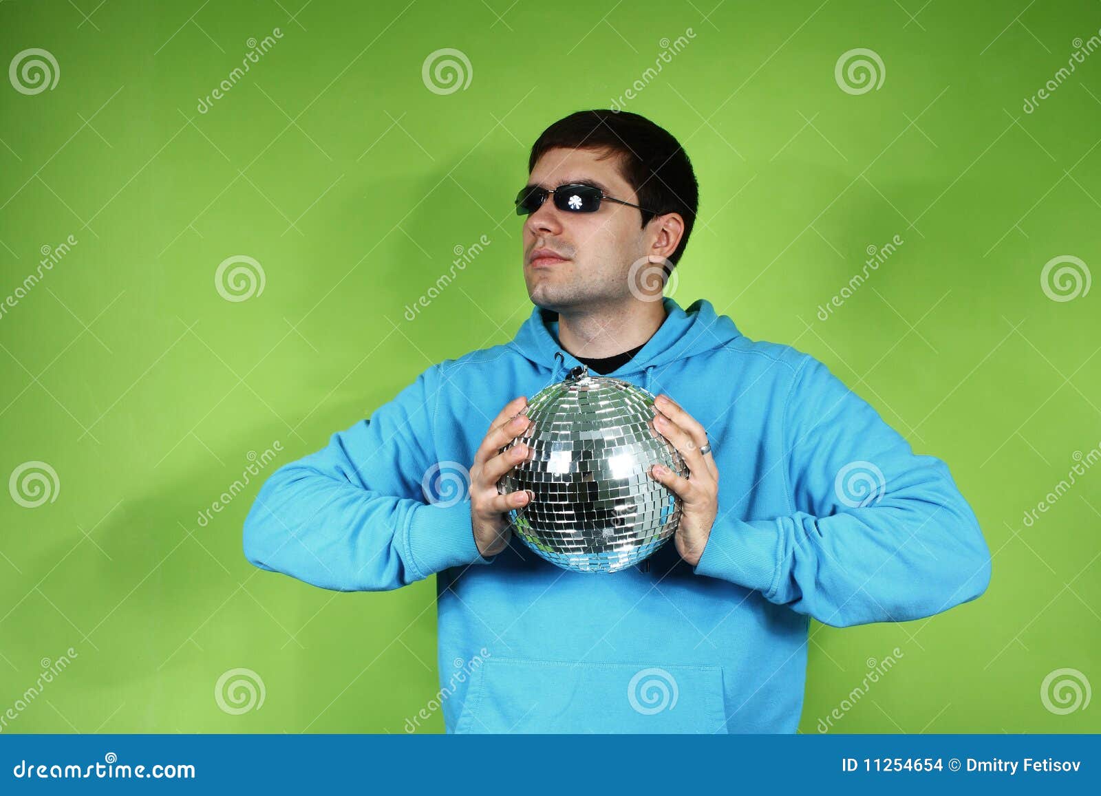 Discoball mężczyzna potomstwa. Błękitny discoball sukni mężczyzna potomstwa