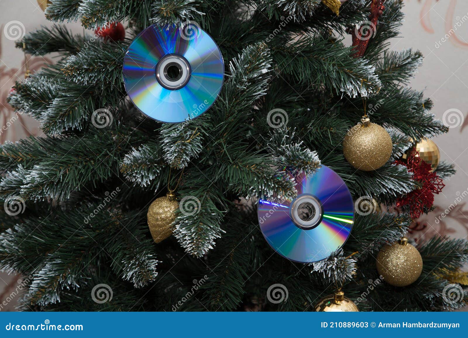 Discos Dvd Na árvore De Natal Imagem de Stock - Imagem de abeto, dezembro: 210889603 Discos Dvd Na árvore De Natal Imagem de Stock - Imagem de abeto, dezembro: 210889603