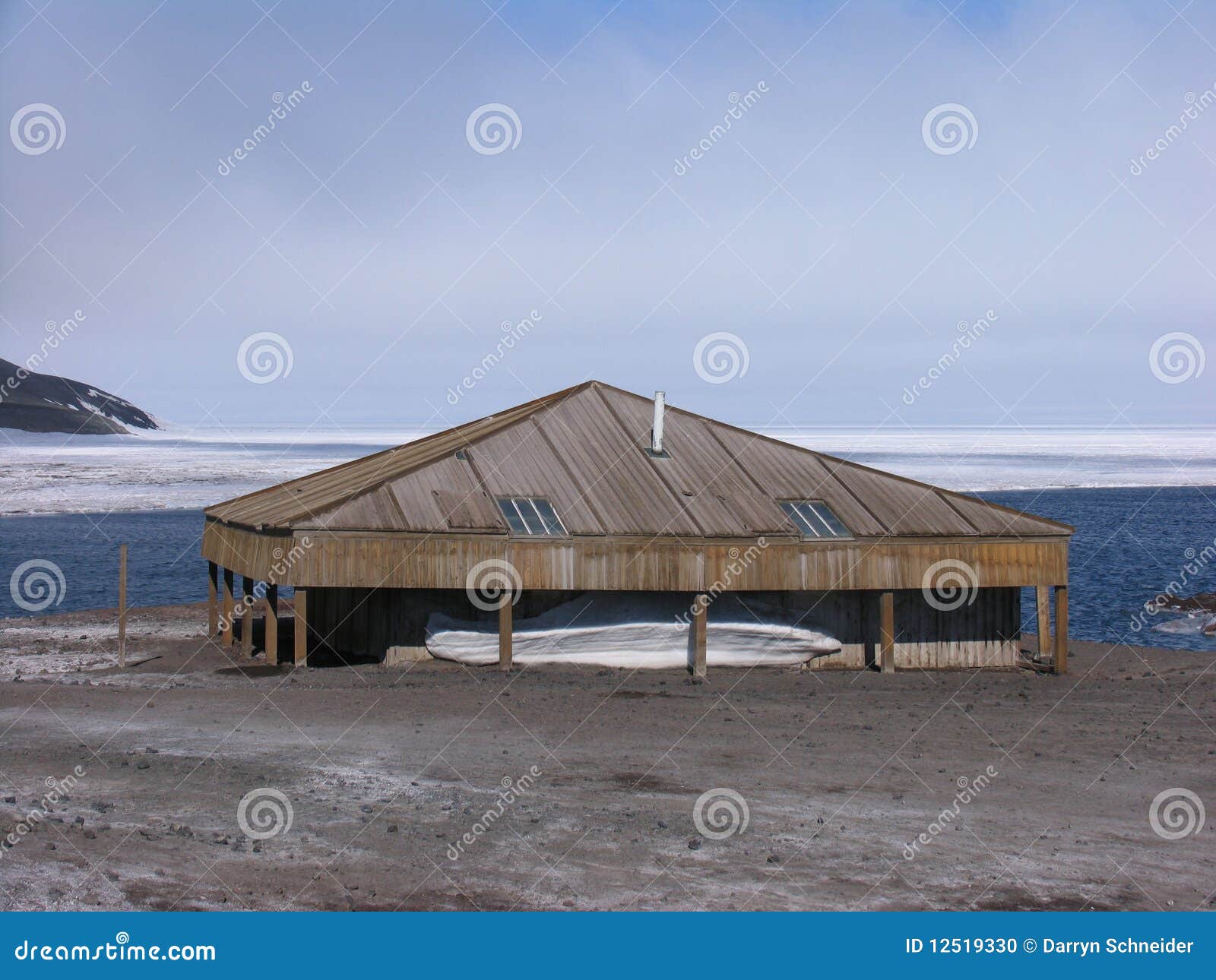 discovery hut
