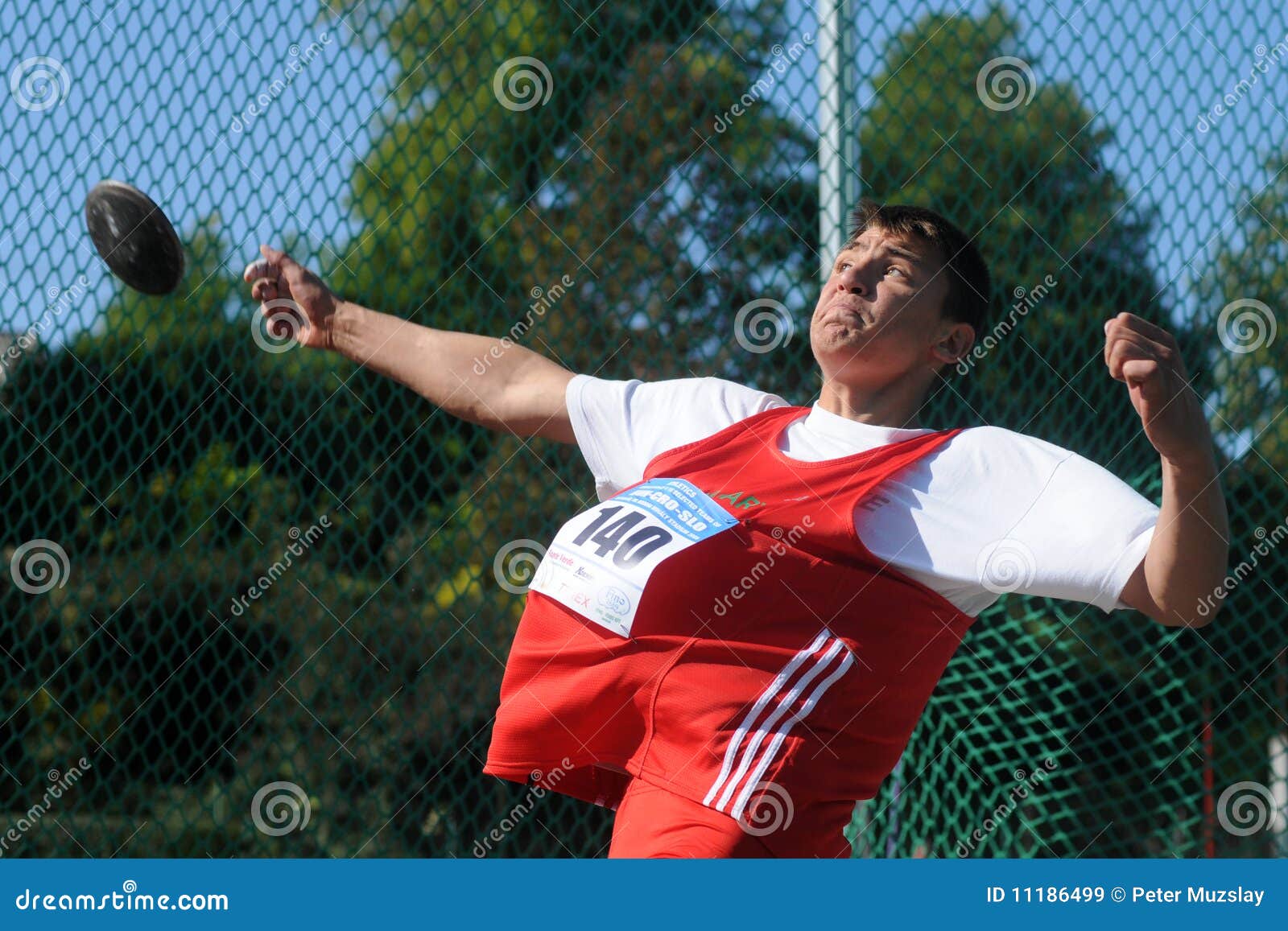 Discus throw editorial stock image. Image of effort, muscular 11186499