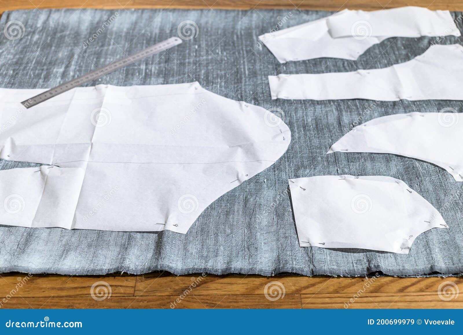 Diseño De Patrones De Costura De Papel En Tela Gris Imagen de