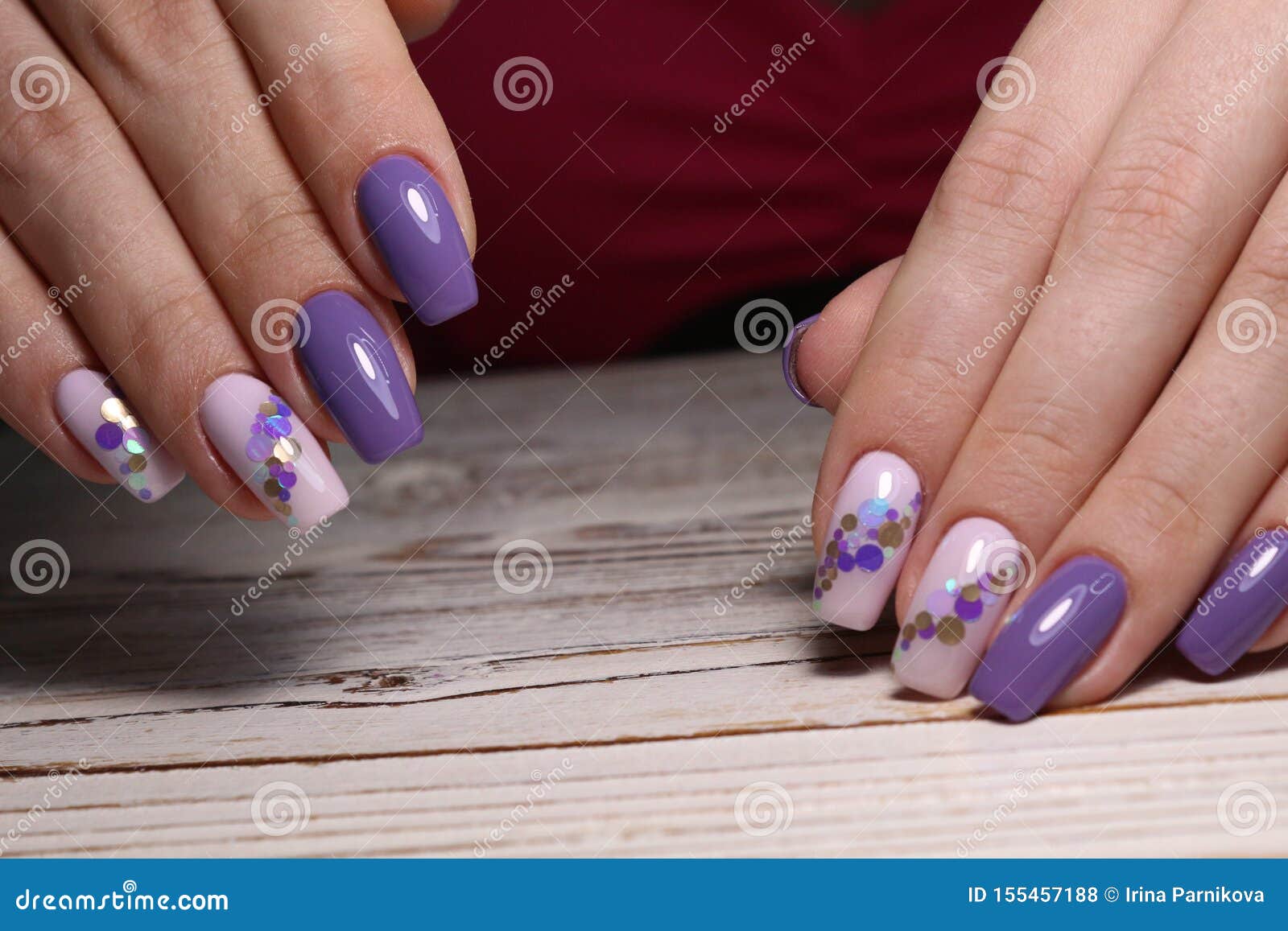 Diseño Elegante De Manicura En Hermosas Uñas Foto de archivo - Imagen de  lifestyle, hermoso: 155457188