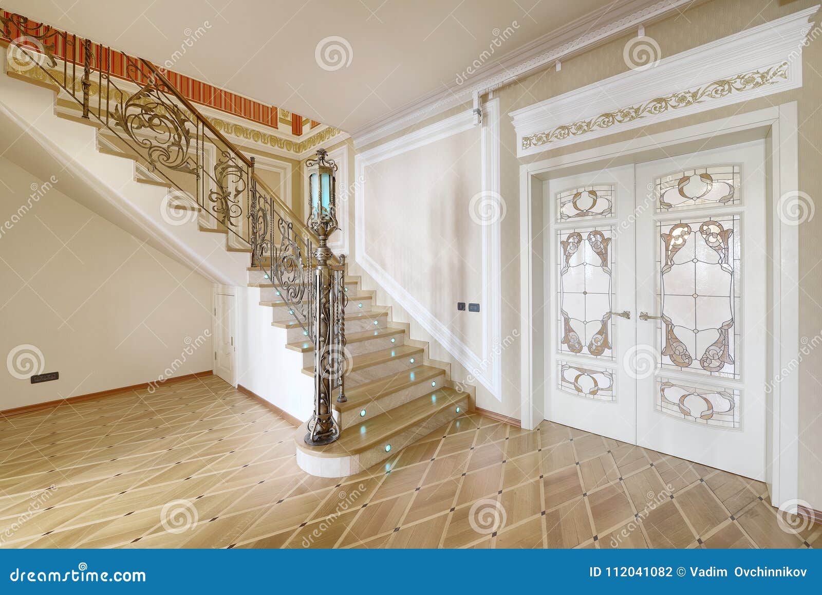 Diseno De Las Escaleras Dentro De La Casa Foto De Archivo Imagen