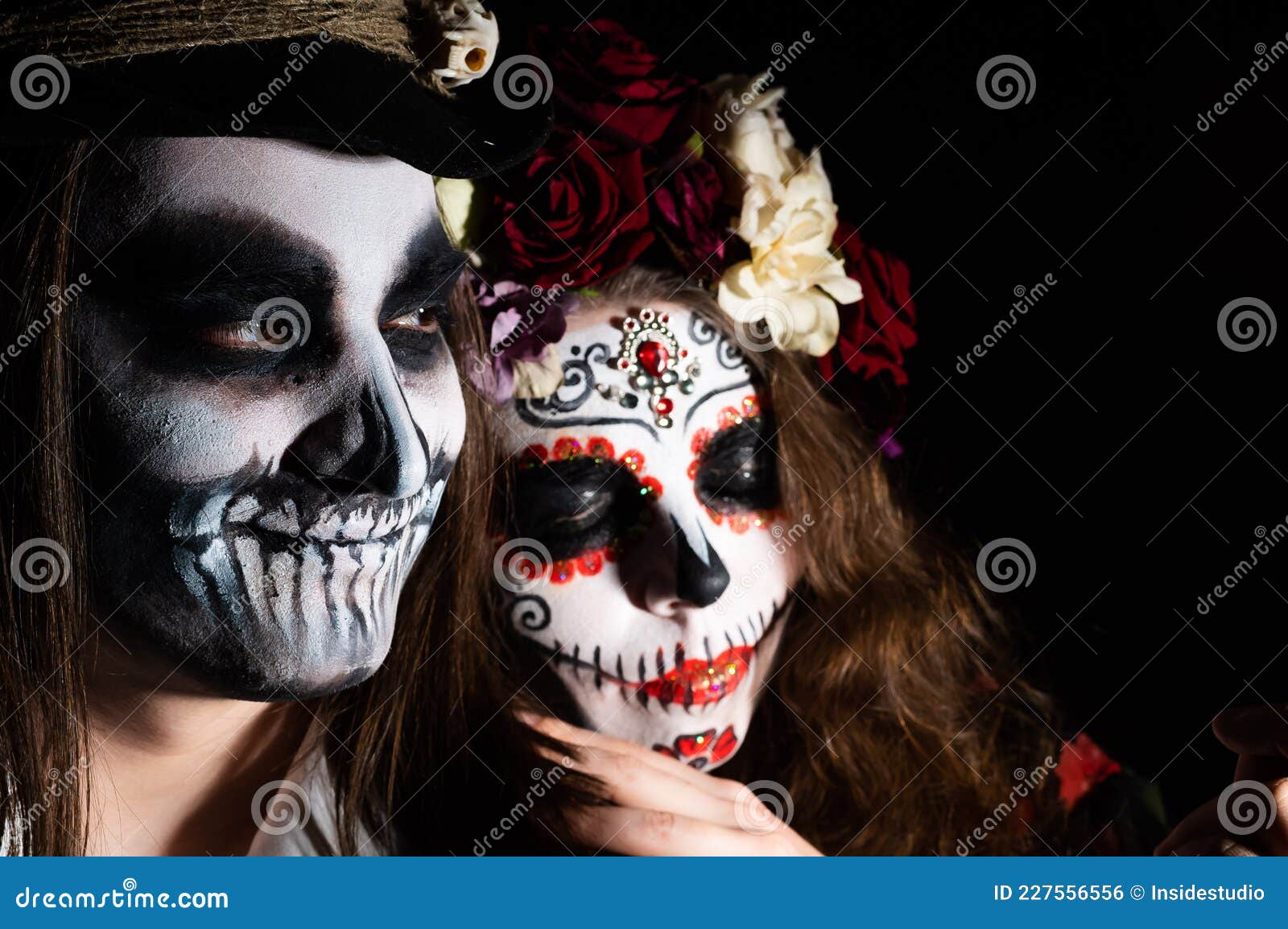 cuenca Tamano relativo Chispa chispear Disfraz De Santa Muerte Y Bodypainting En El Esqueleto Para Halloween. Foto de archivo - Imagen de flor, noche: 227556556 cuenca Tamano relativo Chispa chispear Disfraz De Santa Muerte Y Bodypainting En El Esqueleto Para Halloween. Foto de archivo - Imagen de flor, noche: 227556556