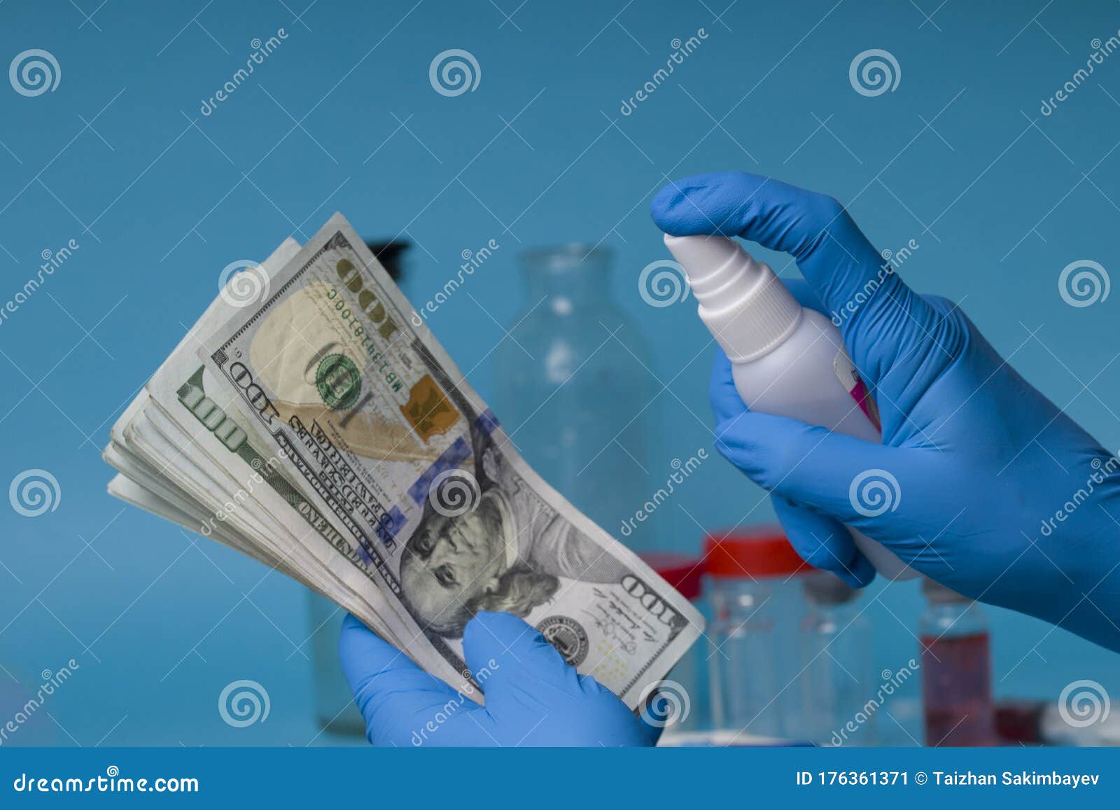disinfecting banknotes to stop spread of coronavirus. sterilize dollar banknotes