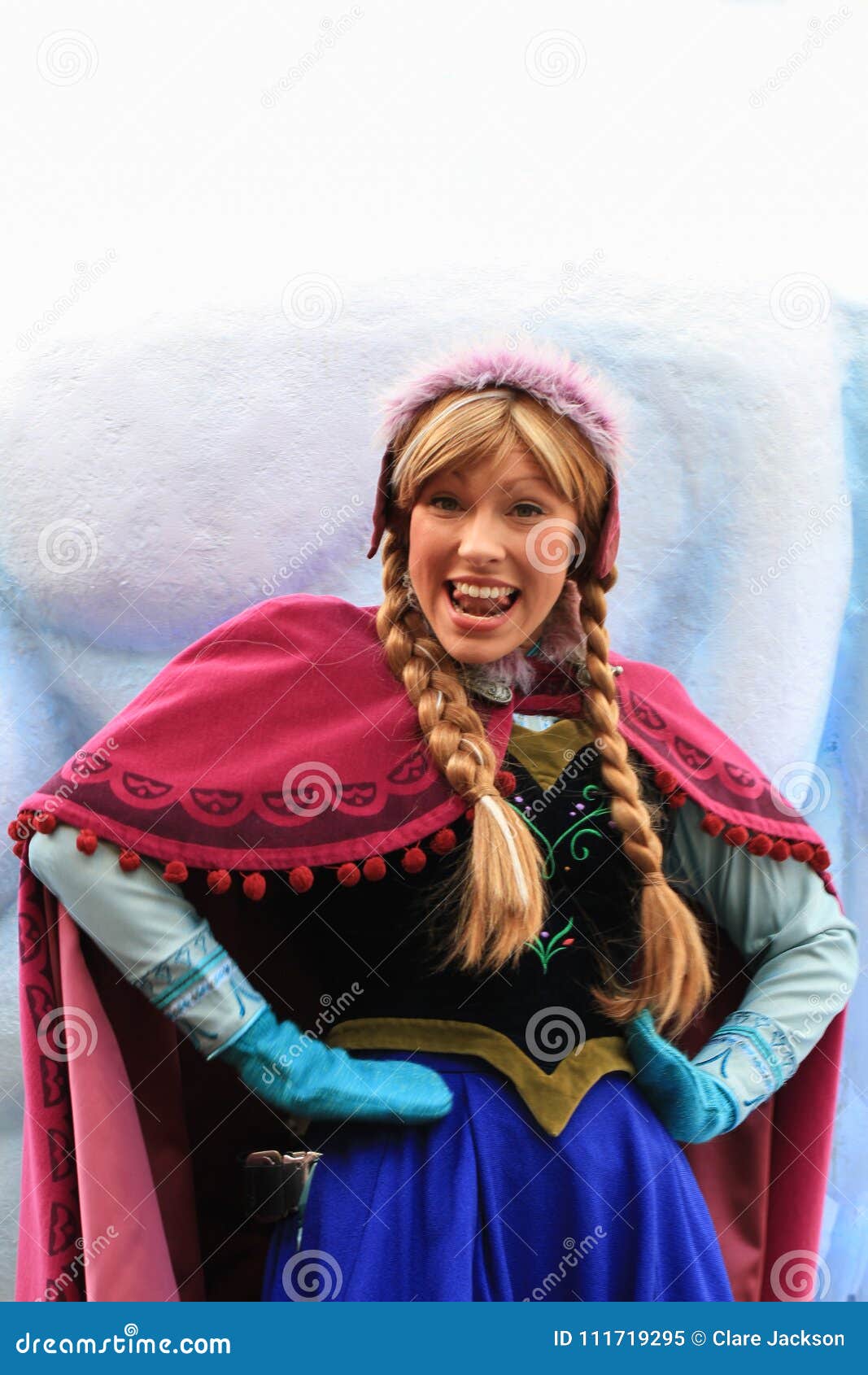 Princess Elsa and Anna from Frozen 2 Magical Journey. this Event is a  Promotion for New Disney Blockbuster Movie Editorial Image - Image of  dress, castle: 164197410