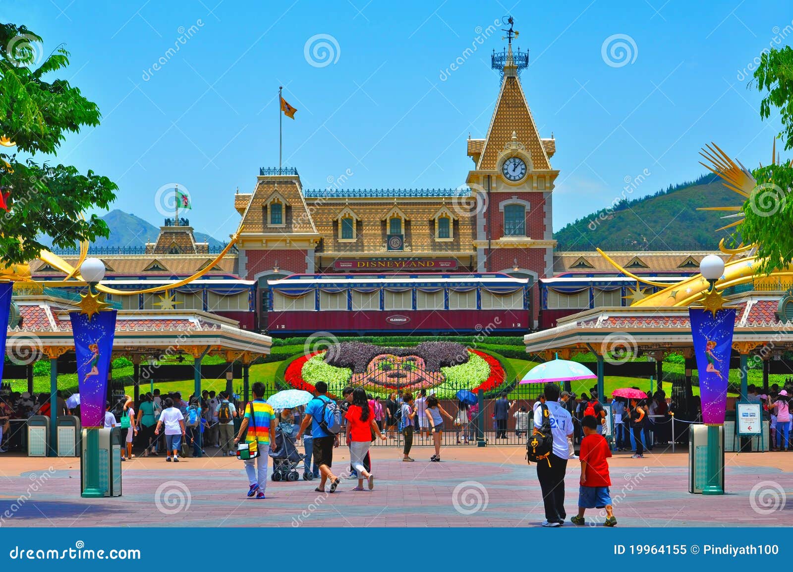disneyland-hong-kong-editorial-image-image-of-tourists-19964155