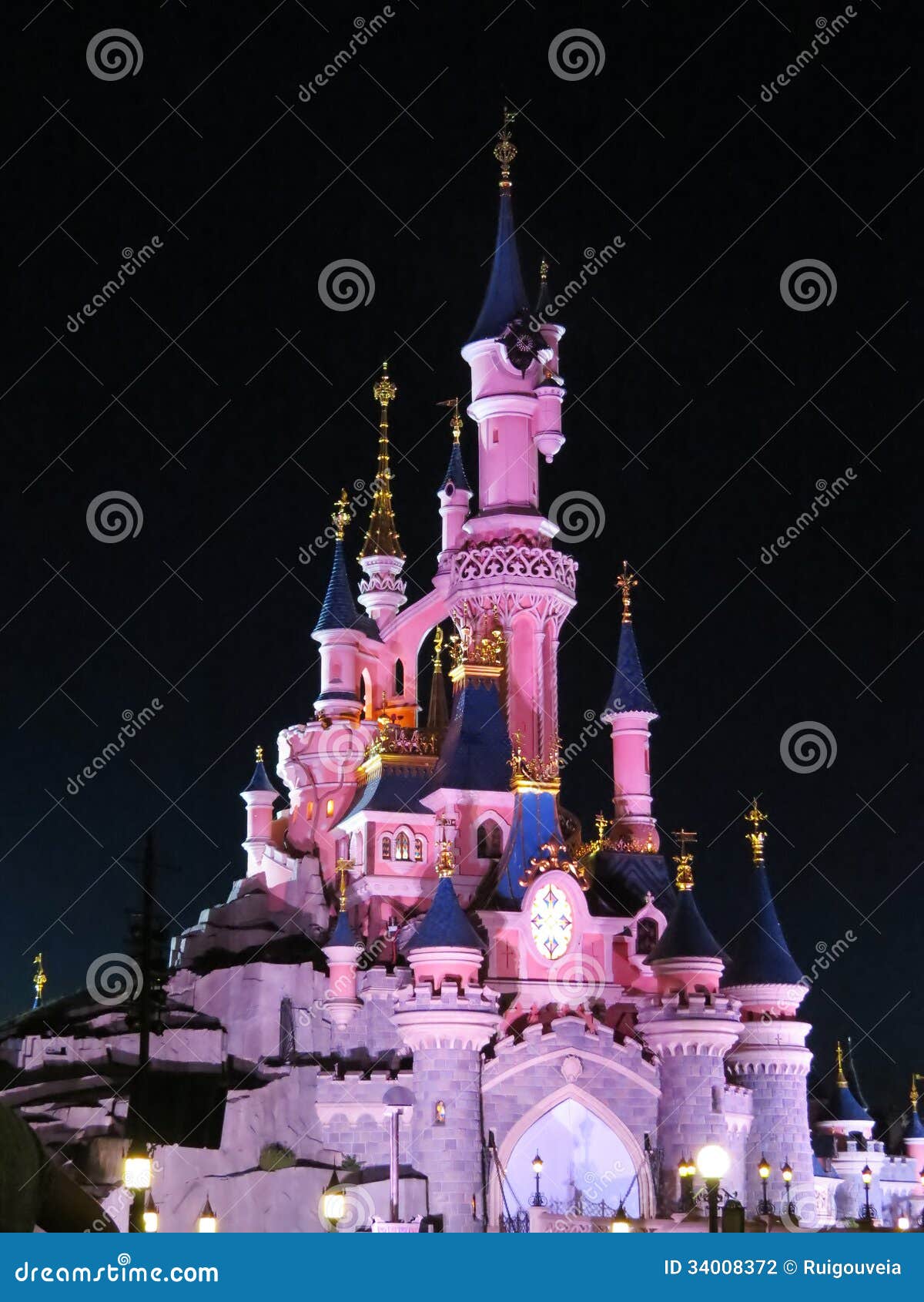 Disneyland Paris at night Stock Photo - Alamy