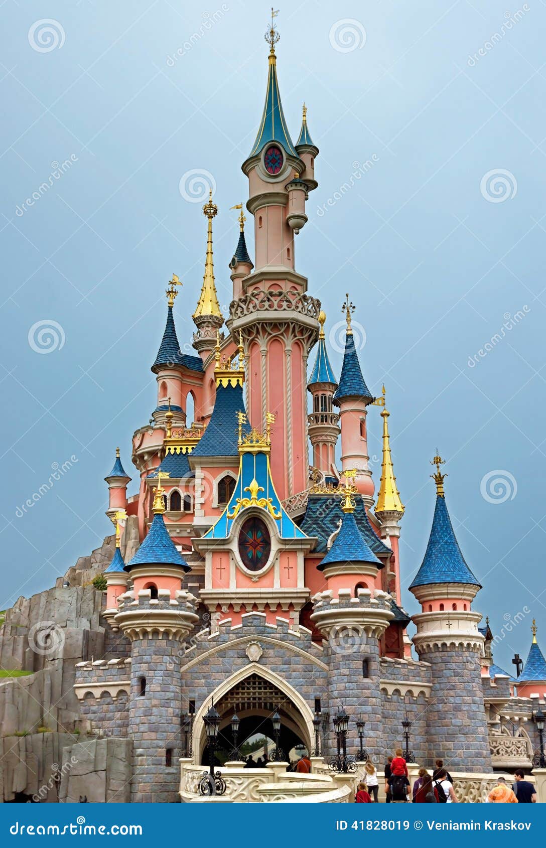 1,271 Disneyland Paris Castle Stock Photos - Free & Royalty-Free Stock  Photos from Dreamstime