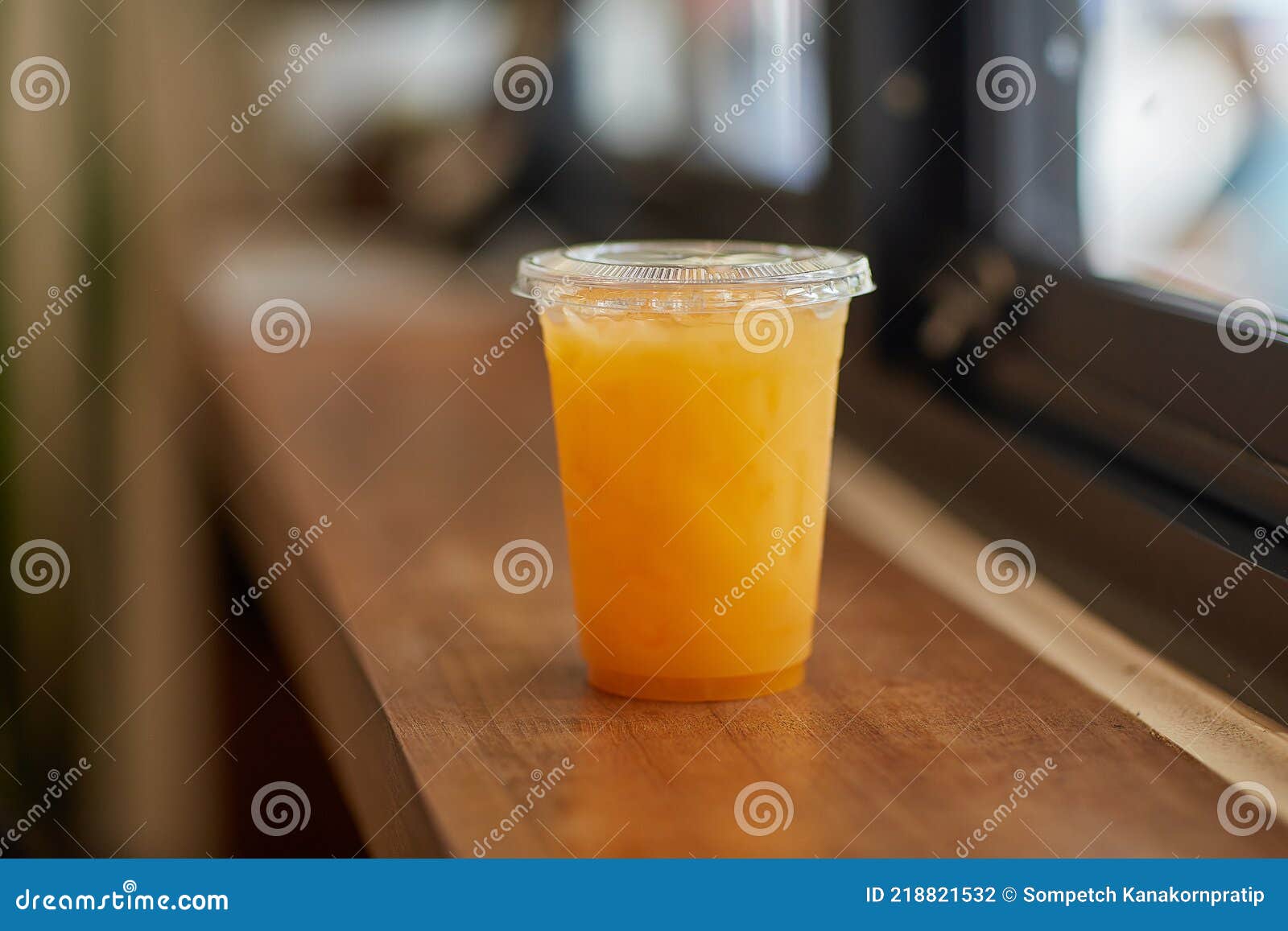 DISPOSABLE PLASTIC CUP DRINKS , Plastic Cup of Tea for Takeaway Place