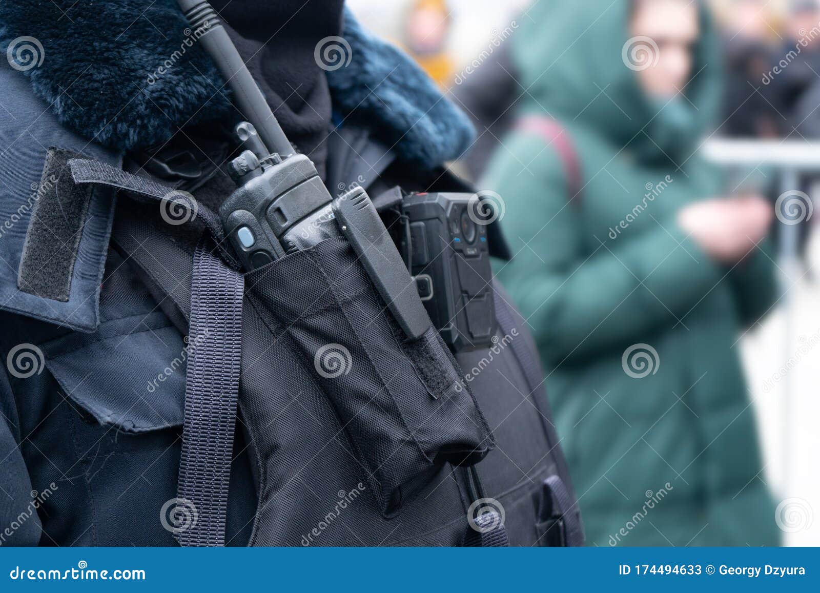 Uniforme Da Polícia Russa Com Algemas Em Inglês Tradução Policial Foto de  Stock - Imagem de patrulhas, oficial: 209674836