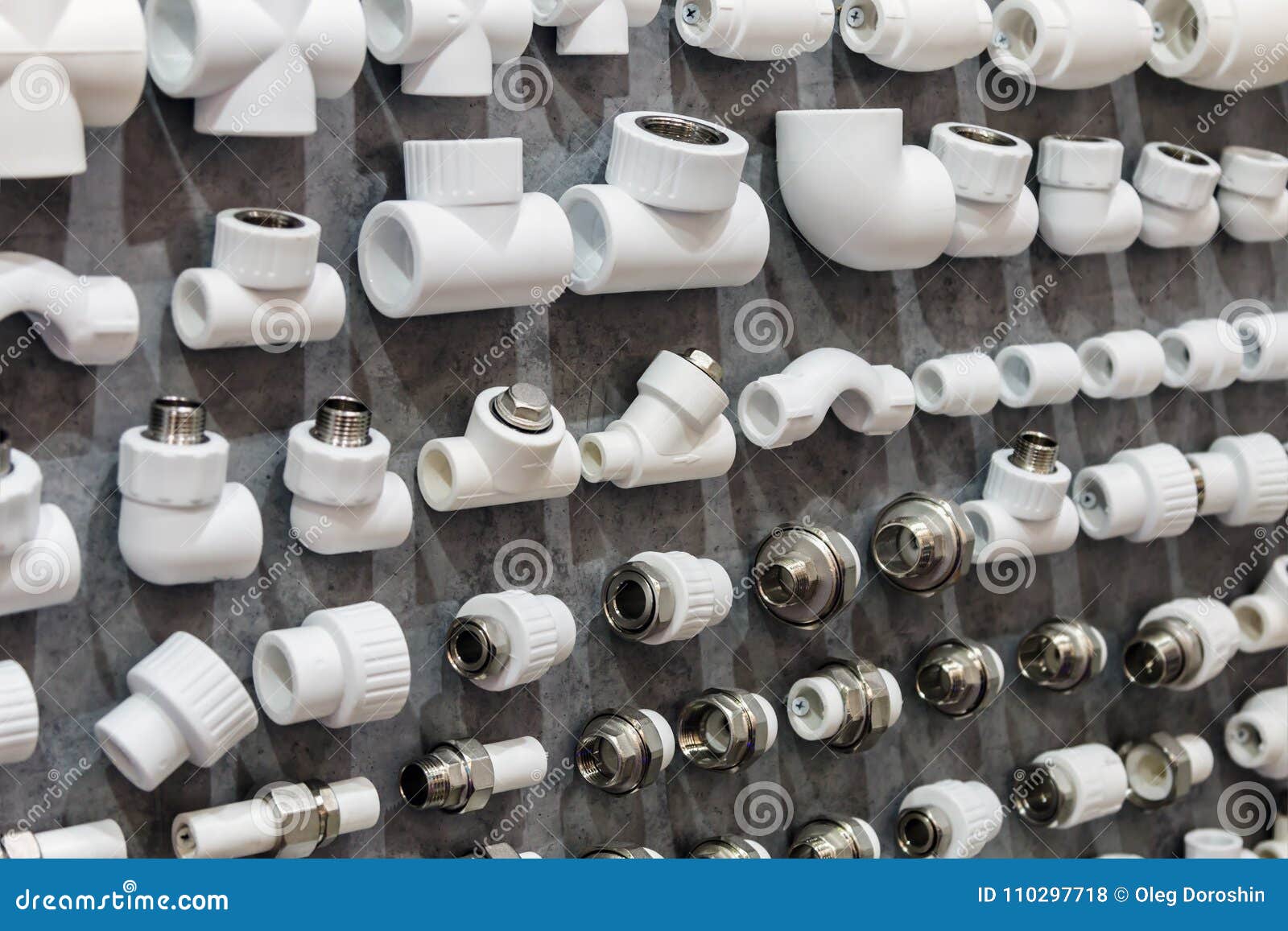 Dispositivos Bondes De Encanamento E Peças Tranquilas Foto de Stock -  Imagem de encaixes, industrial: 110297718, image size:1600x1157
