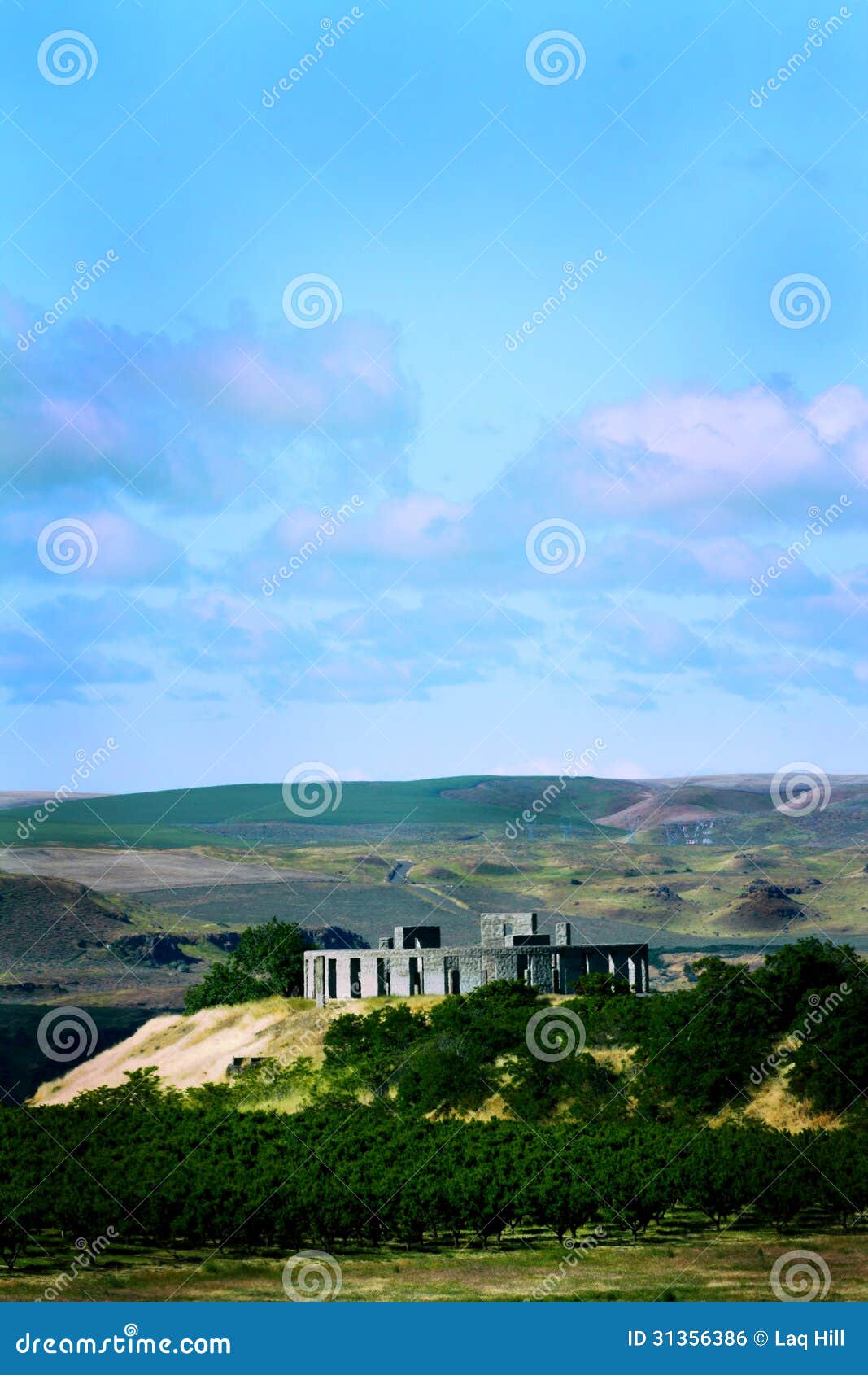 distant view stonehenge replica