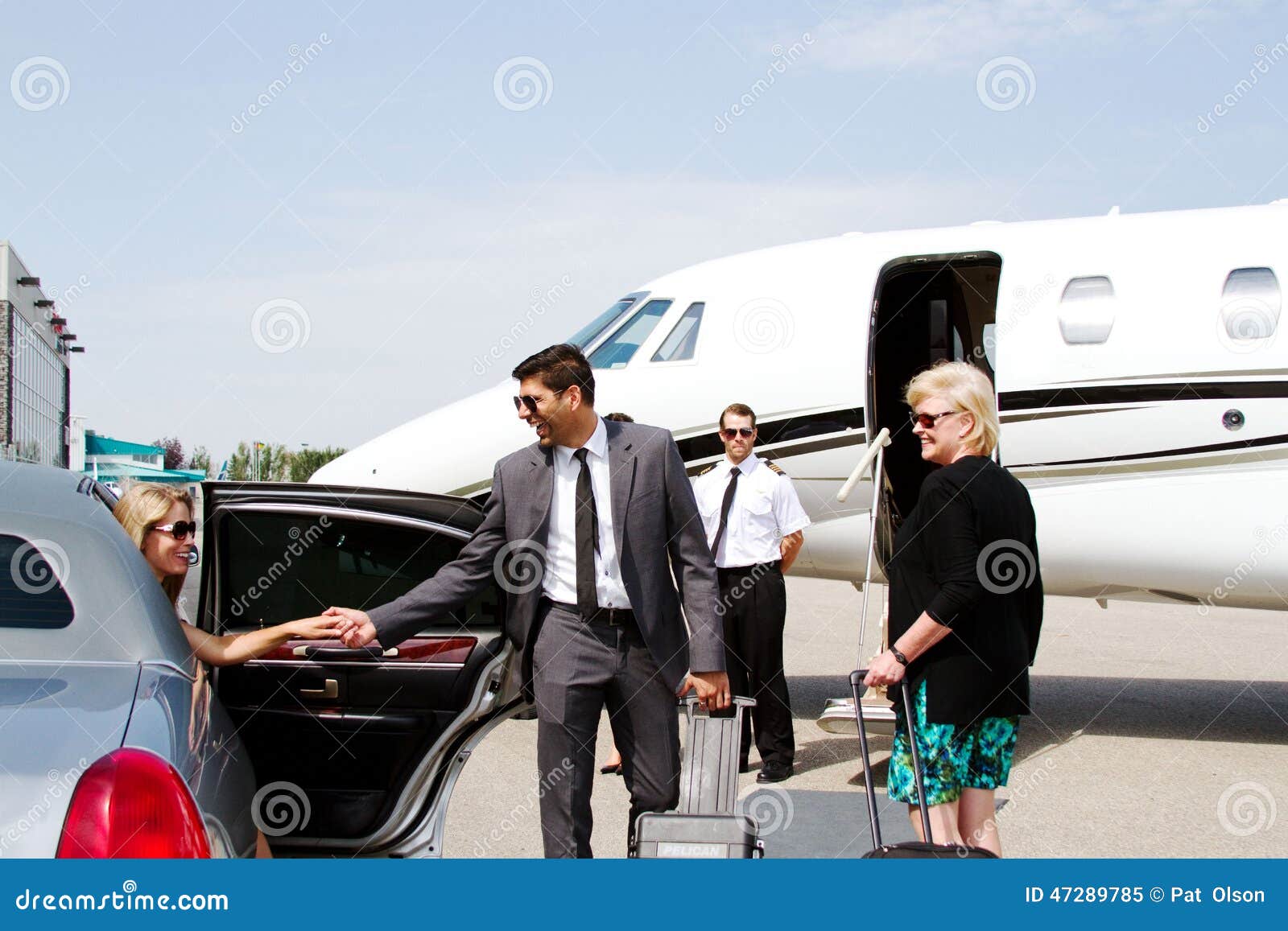 diva arrives at private jet