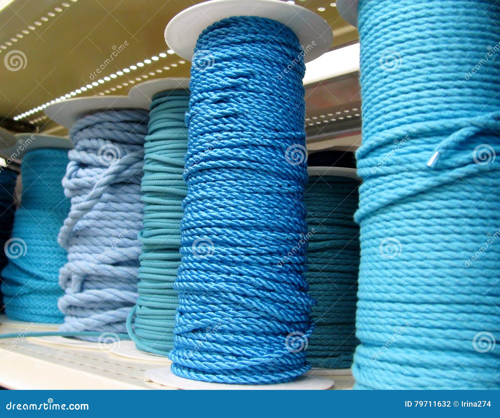 Diversas Cuerdas Azules En Bobinas Foto de archivo - Imagen de bobina,  carrete: 79711632