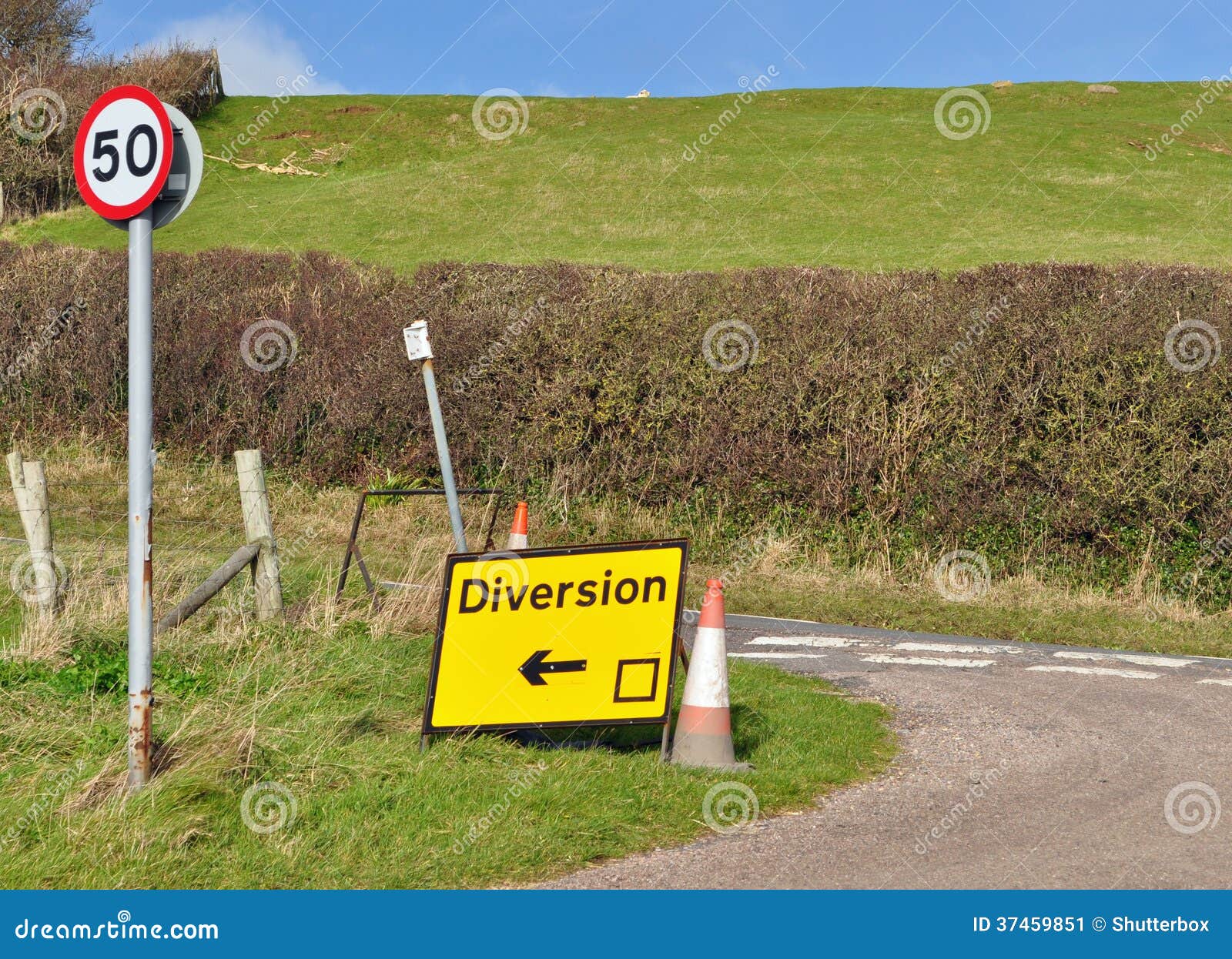 diversion sign in countryside