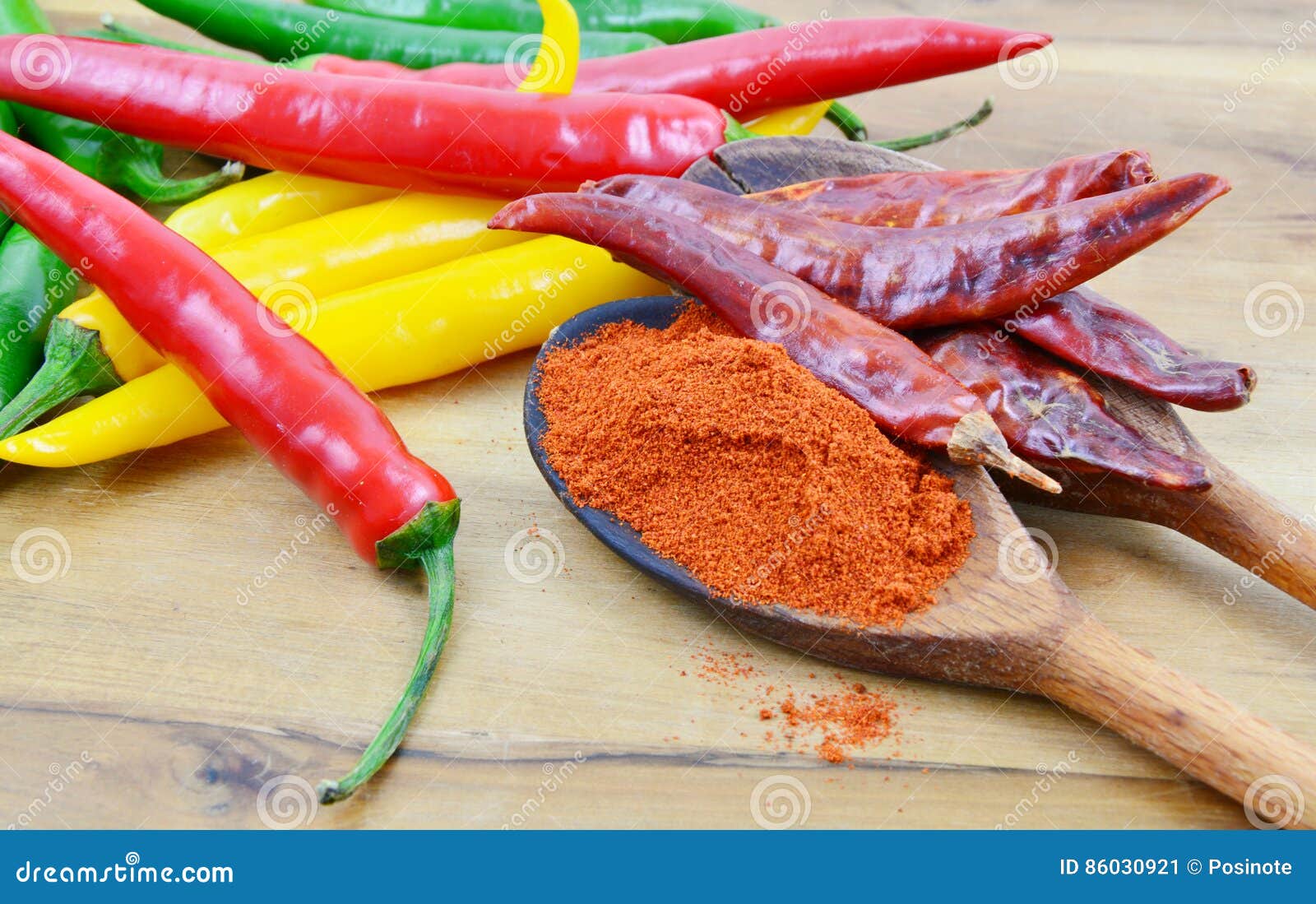 Diversos tipos de paprika imagen de archivo. Imagen de pimenton 86030921