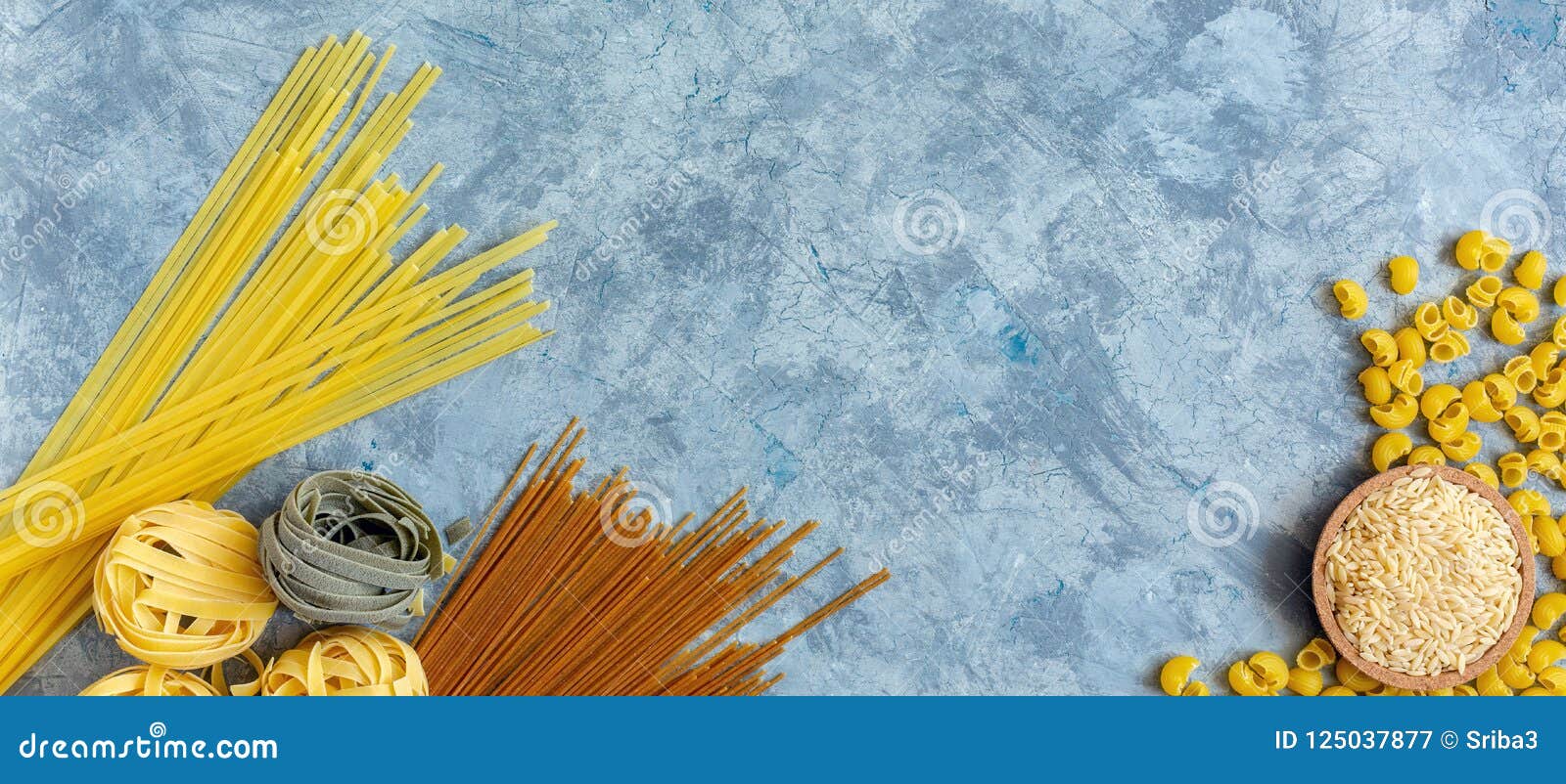 Diversos Tipos De Pastas Del Trigo De Trigo Duro Imagen de archivo