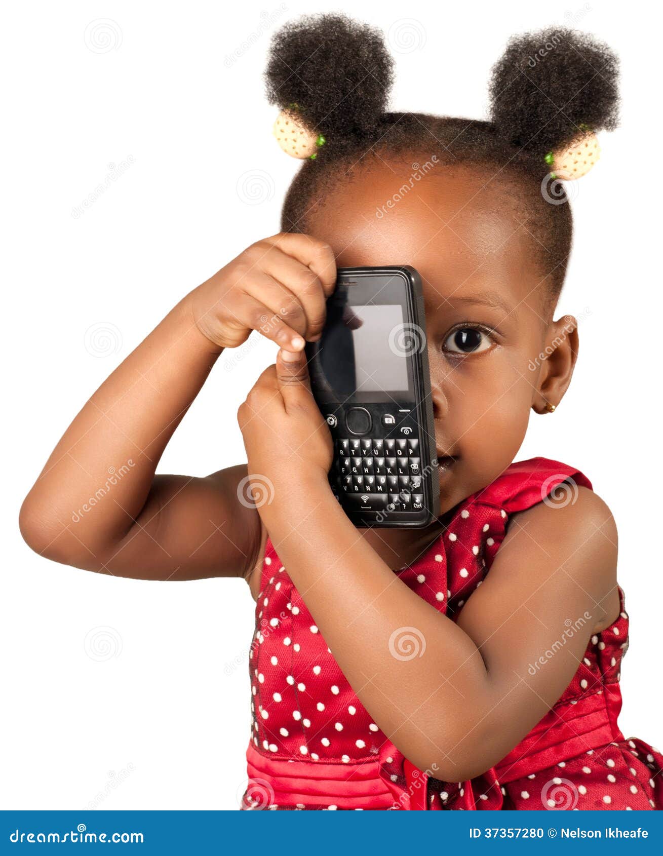 Divertimento Afro-americano Pequeno Da Menina Com Telefone Foto de Stock -  Imagem de alegre, bebê: 37357280