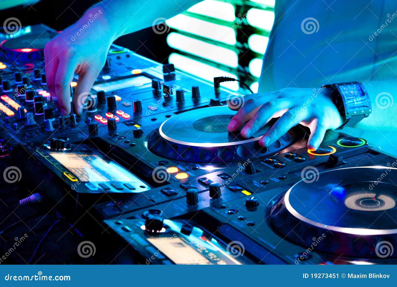 Mix Your Own Music Tracks With Virtual DJ Free