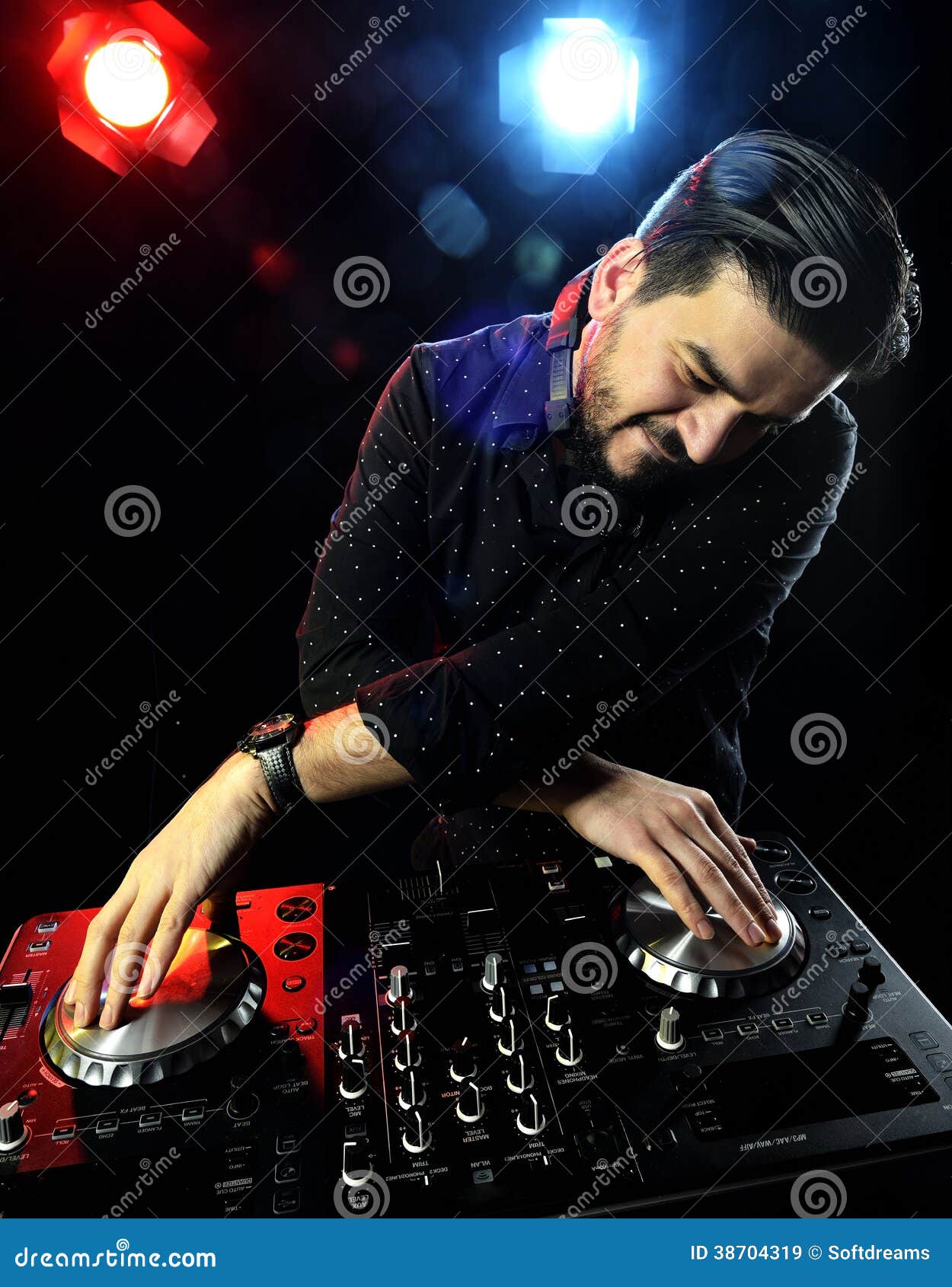 dj playing music