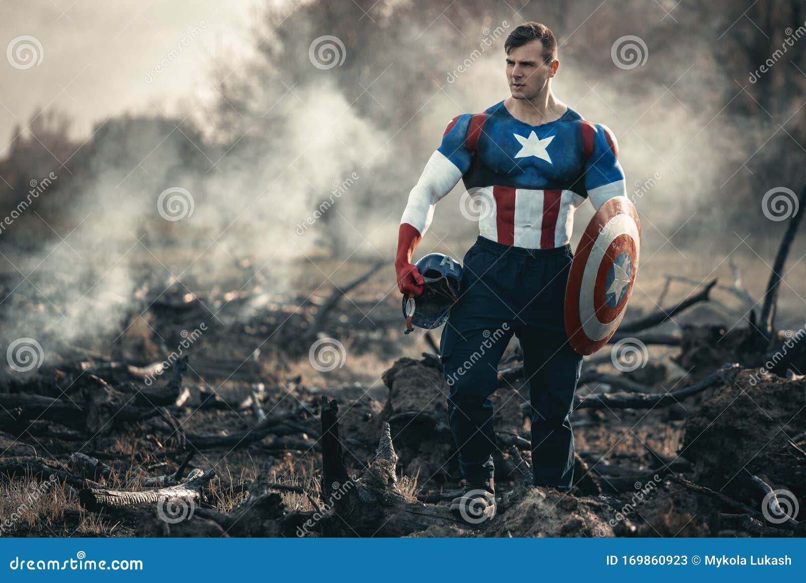DNIPRO, UCRANIA - 21 DE ABRIL DE 2019: Hombre Vestido Como Capitán América  Disfraz De Cosplay Capitán América Foto de archivo editorial - Imagen de  maravilla, colorido: 169860923