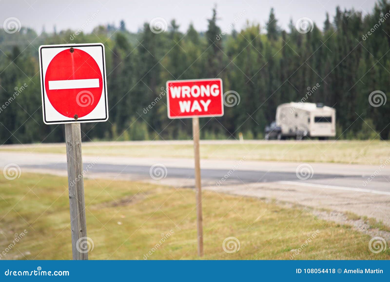 a-do-not-enter-and-wrong-way-sign-on-a-highway-stock-photo-image-of