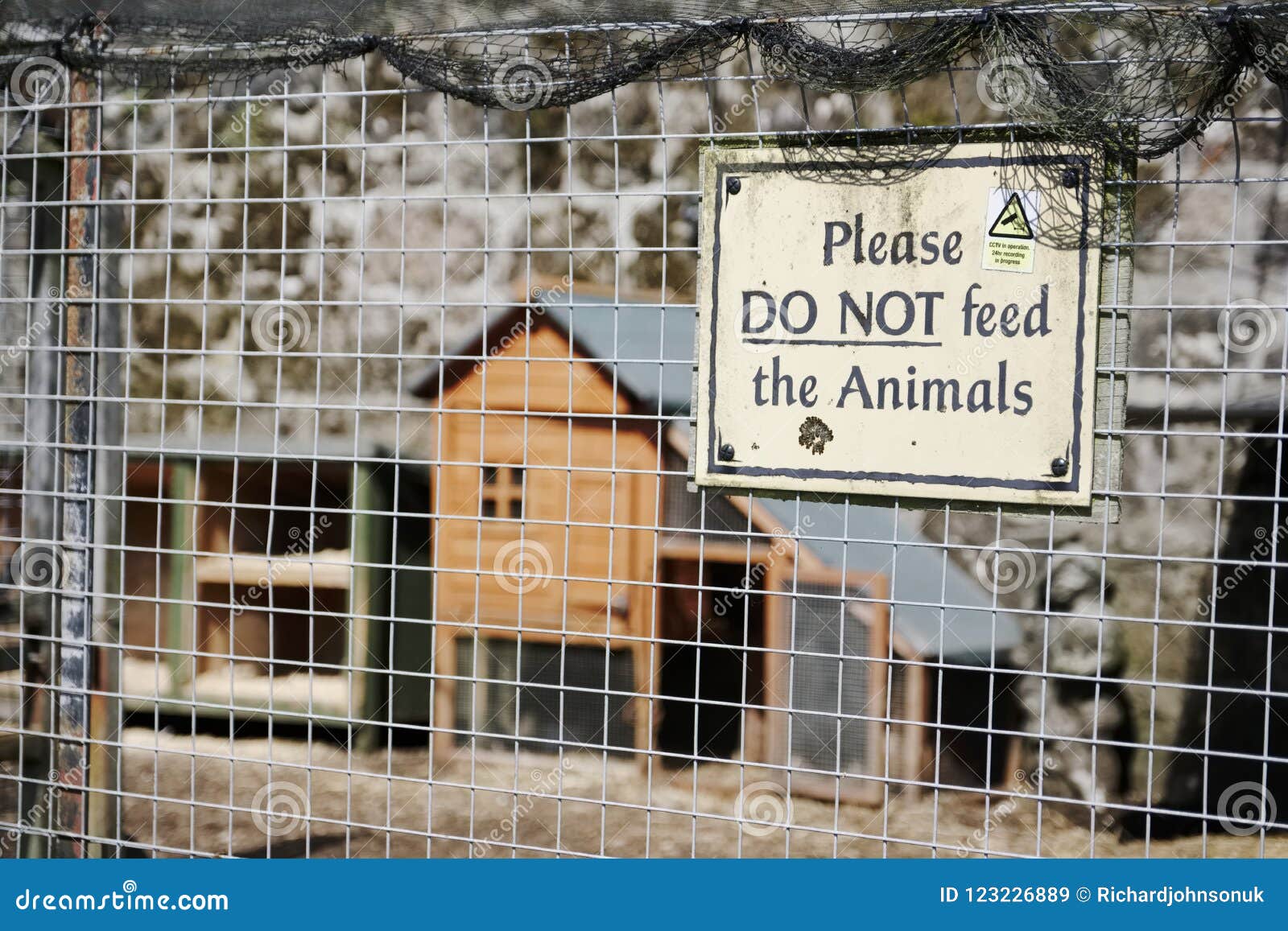 Do Not Feed Animals Sign on Fence at Zoo Park Stock Image - Image of prohibited, park: 123226889 Do Not Feed Animals Sign on Fence at Zoo Park Stock Image - Image of prohibited, park: 123226889