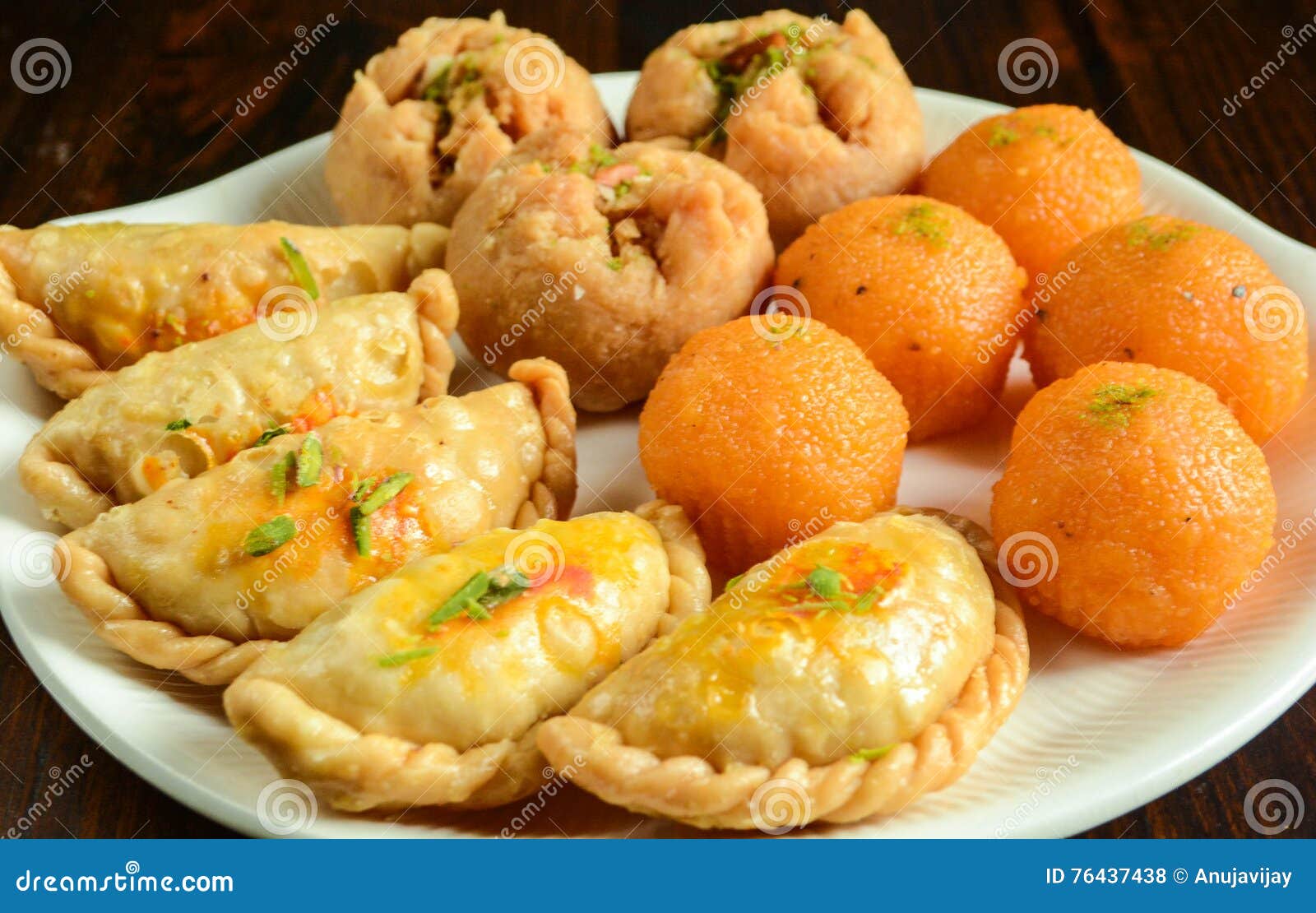 Doces Indianos Mithai Foto De Stock Imagem De Jantar 76437438