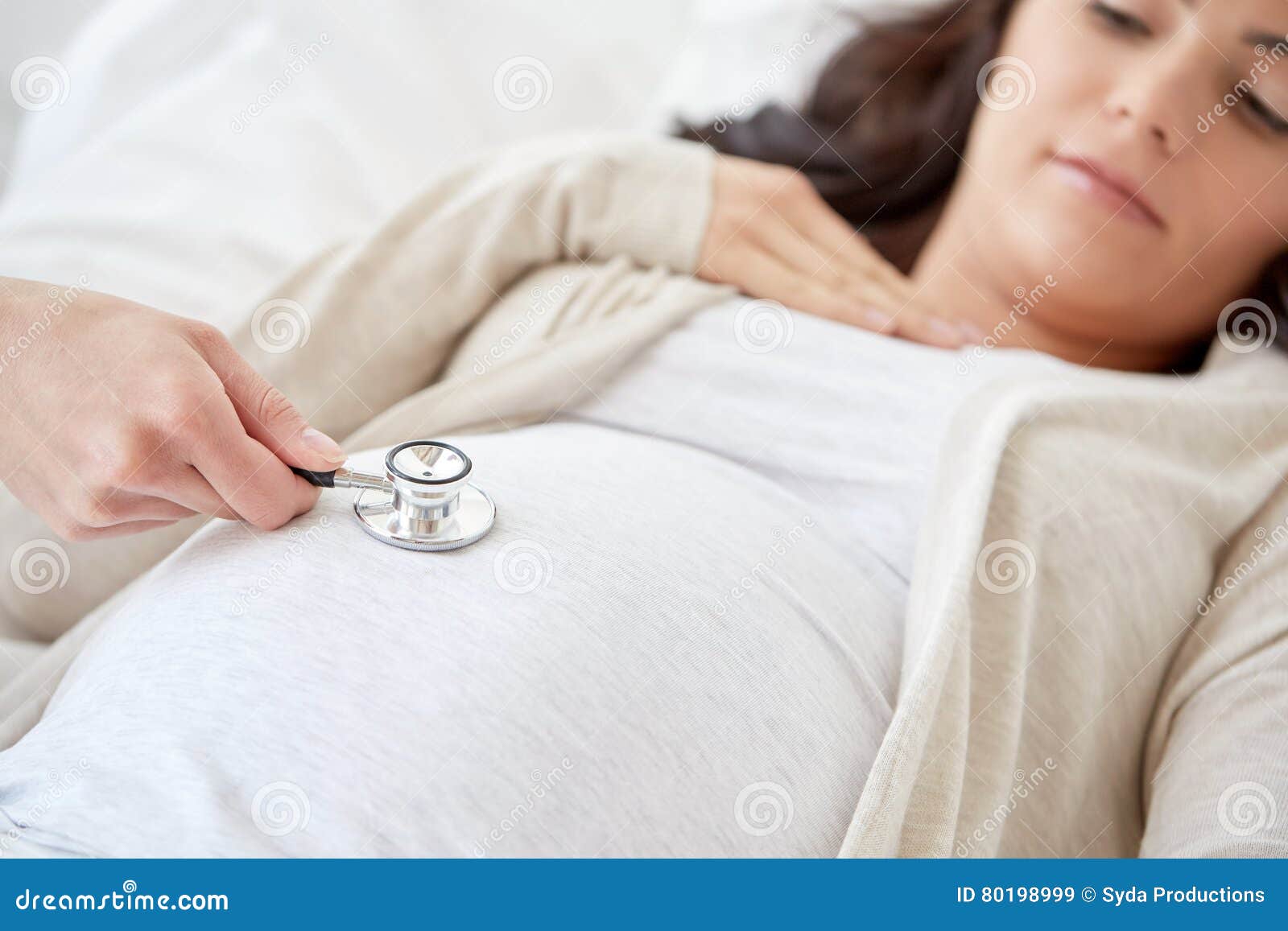 Docteur Avec Le Stéthoscope Et La Femme Enceinte Image stock - Image du  médical, prévoir: 80198999