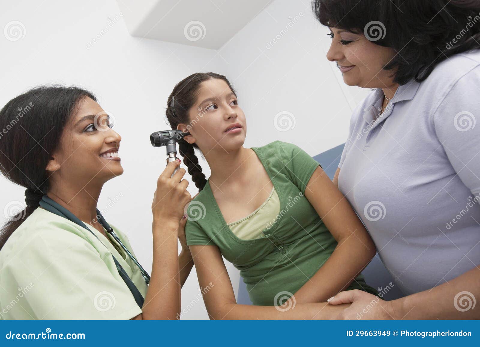 Doctor Checking Teenage Girl S Ear Stock Image - Image of horizontal,  hospital: 29663949