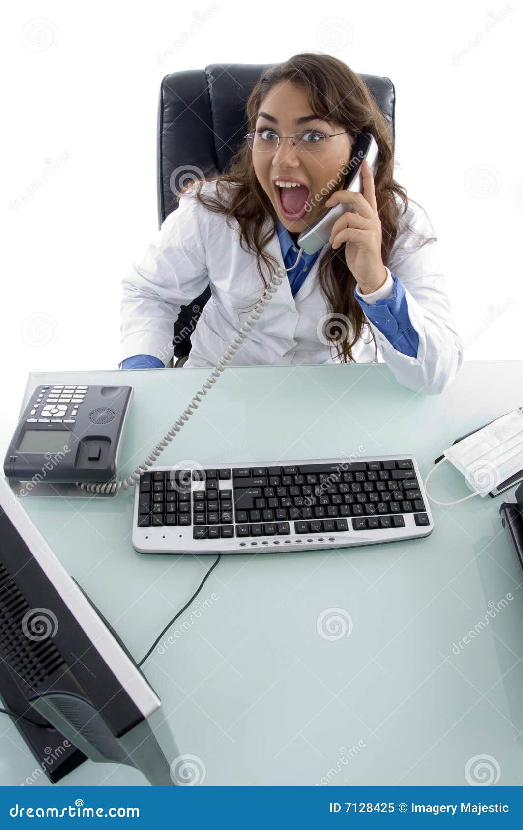 Doctor Contento Ocupado En Teléfono Imagen de archivo Imagen de