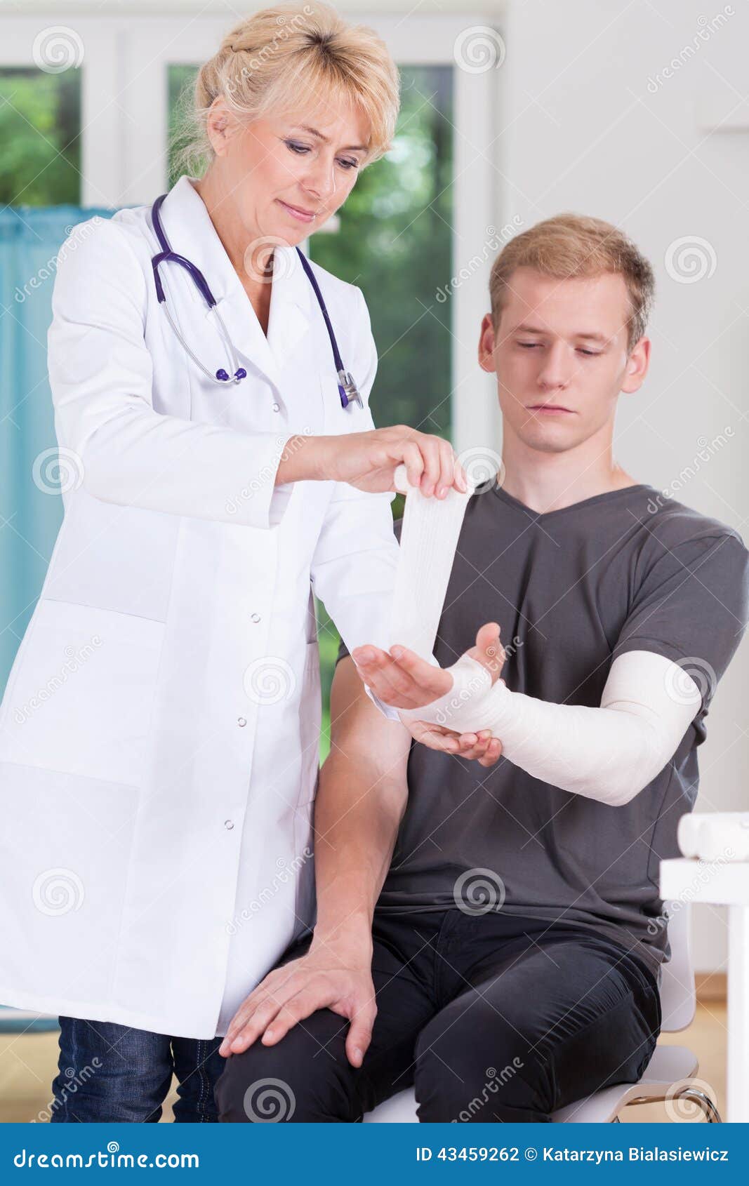Doctor dressing upper limb stock photo. Image of health 43459262