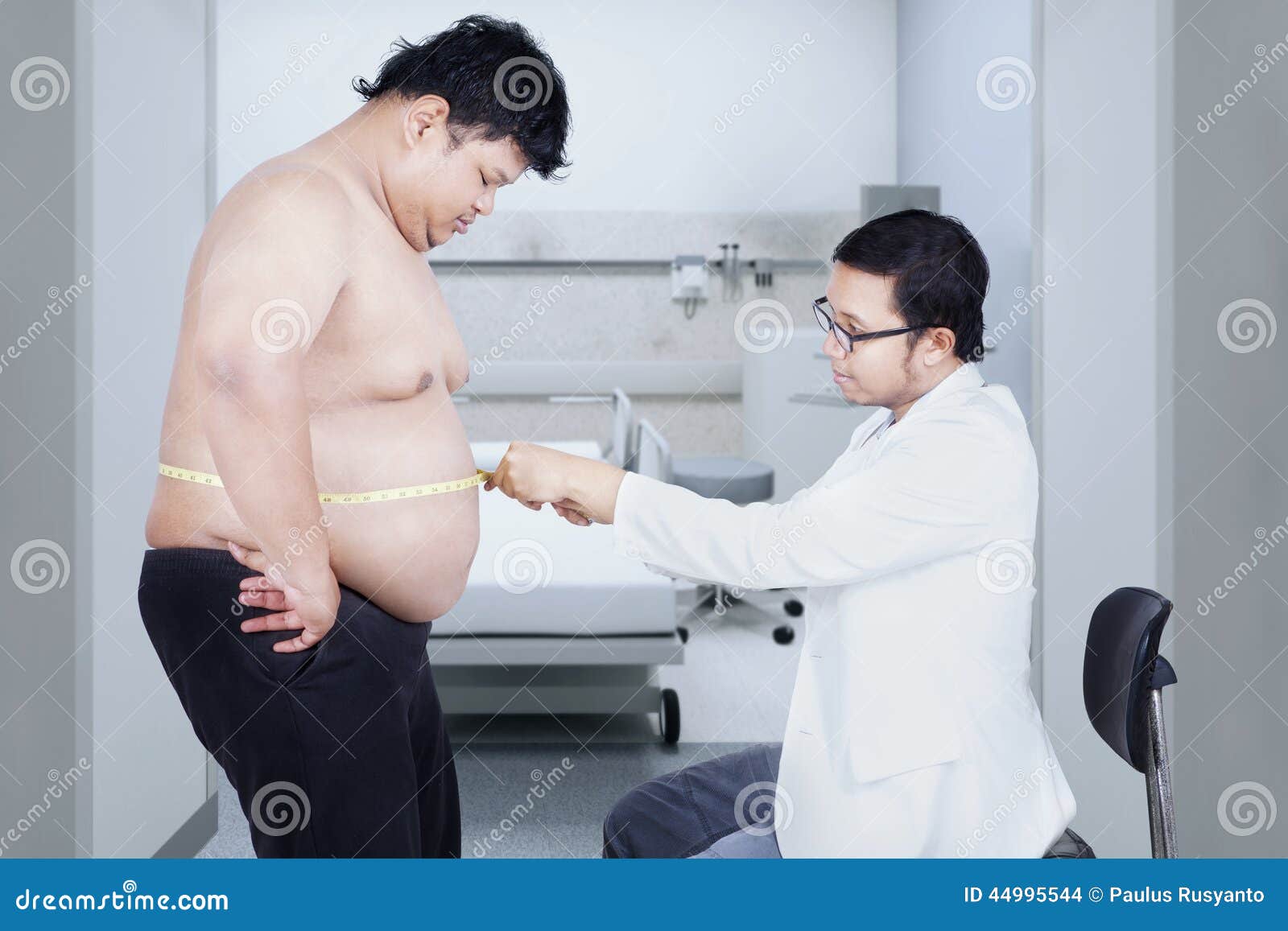 doctor examining a patient obesity