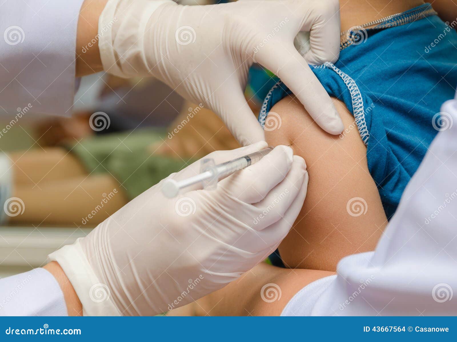 https://thumbs.dreamstime.com/z/doctor-give-injection-vaccine-to-boy-s-arm-43667564.jpg