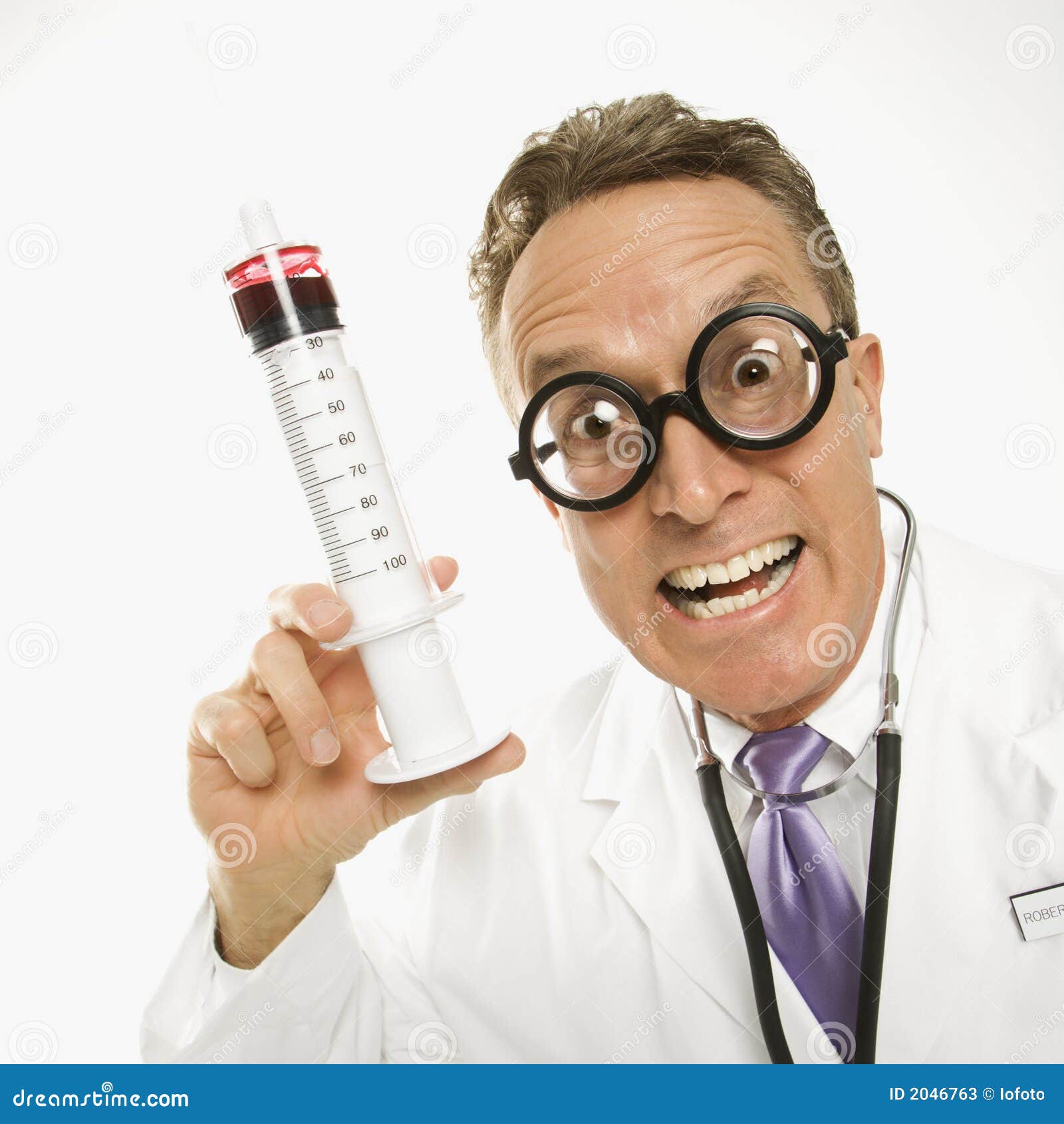 doctor-holding-syringe-2046763.jpg