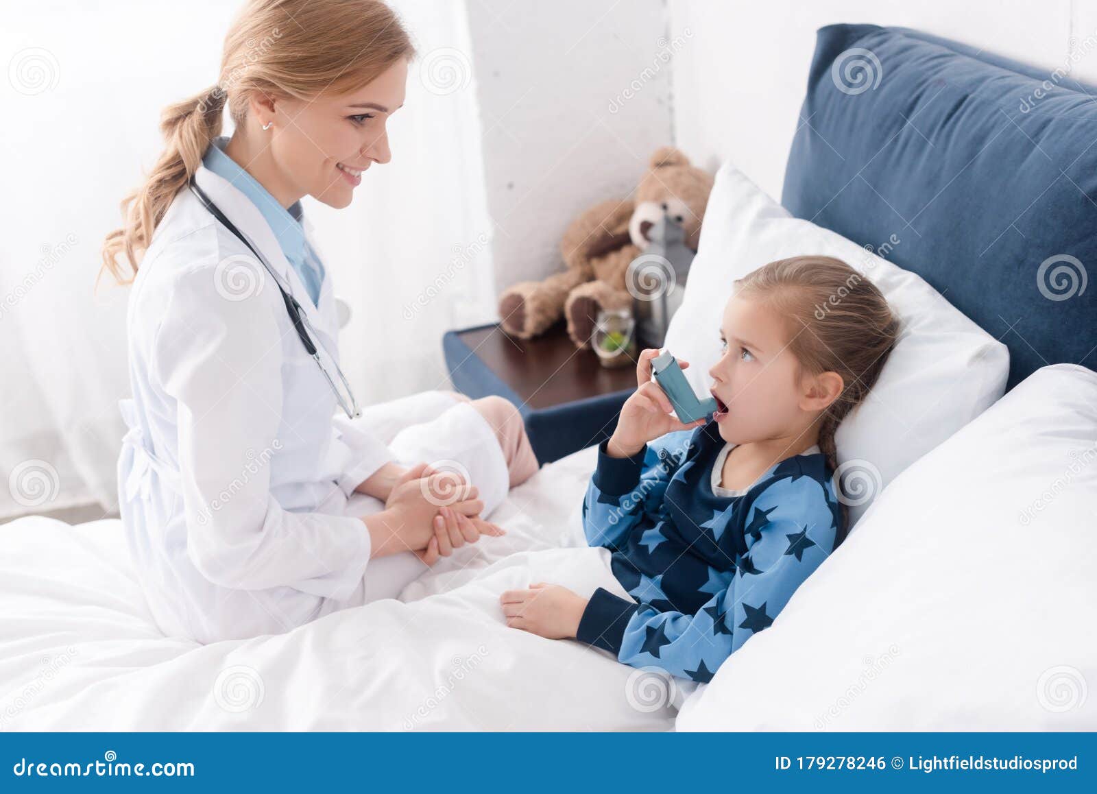 doctor looking at asthmatic child with