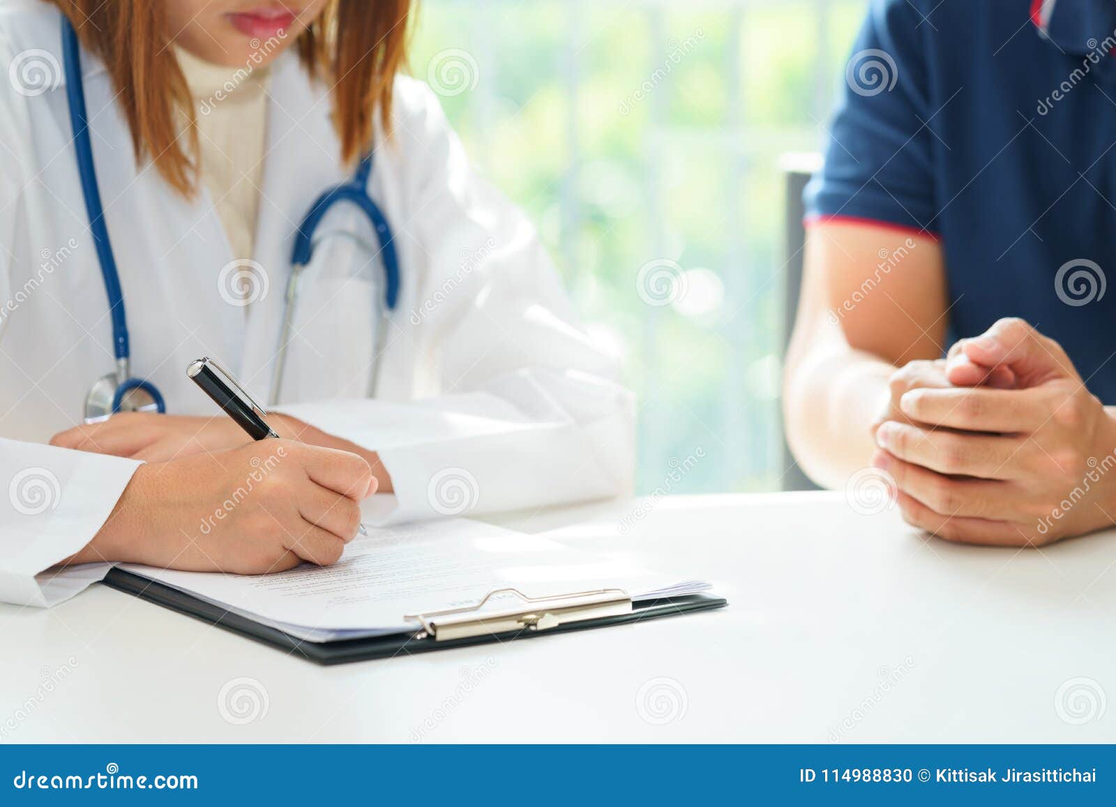 doctor and patient are discussing something, medical diagnosis c