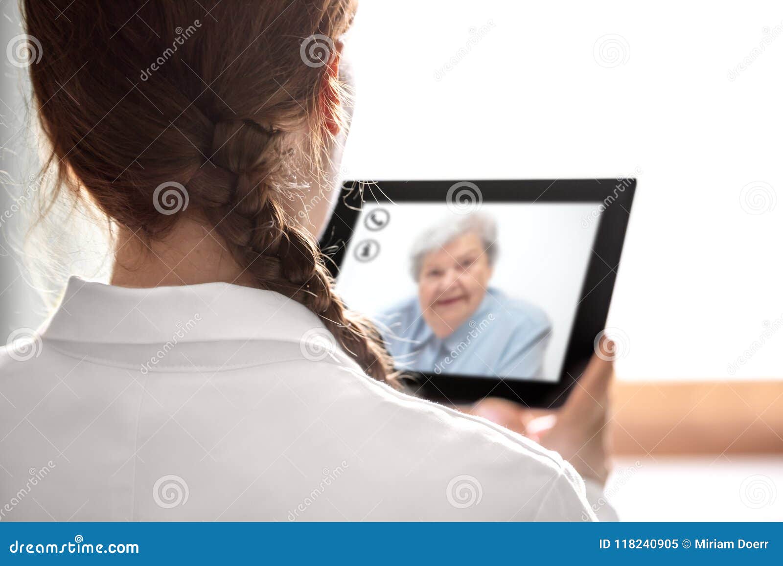 doctorÃÂ´s consultation with telemedicine or telehealth, elderly