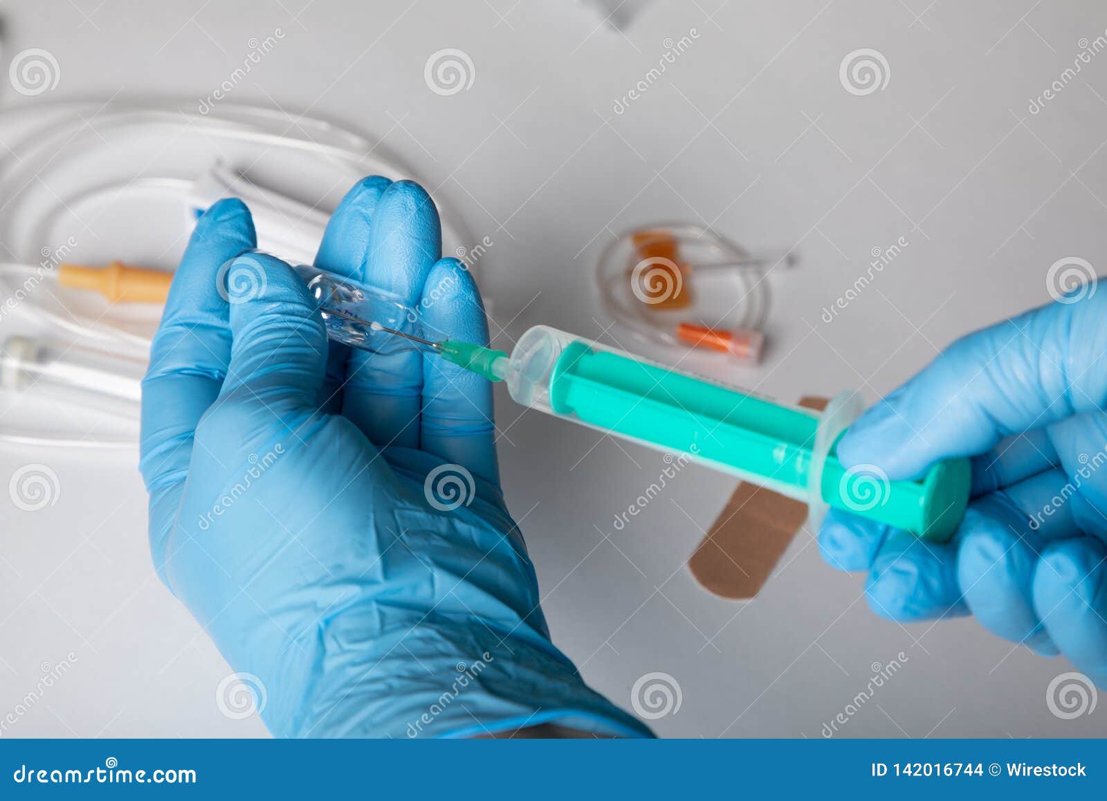 Doctor with syringe stock photo. Image of liquid, immunization 142016744