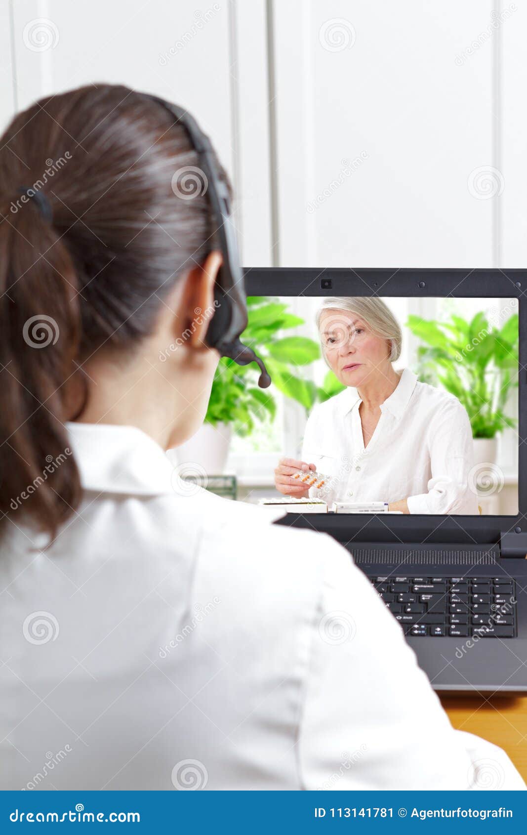 doctor video call patient medication