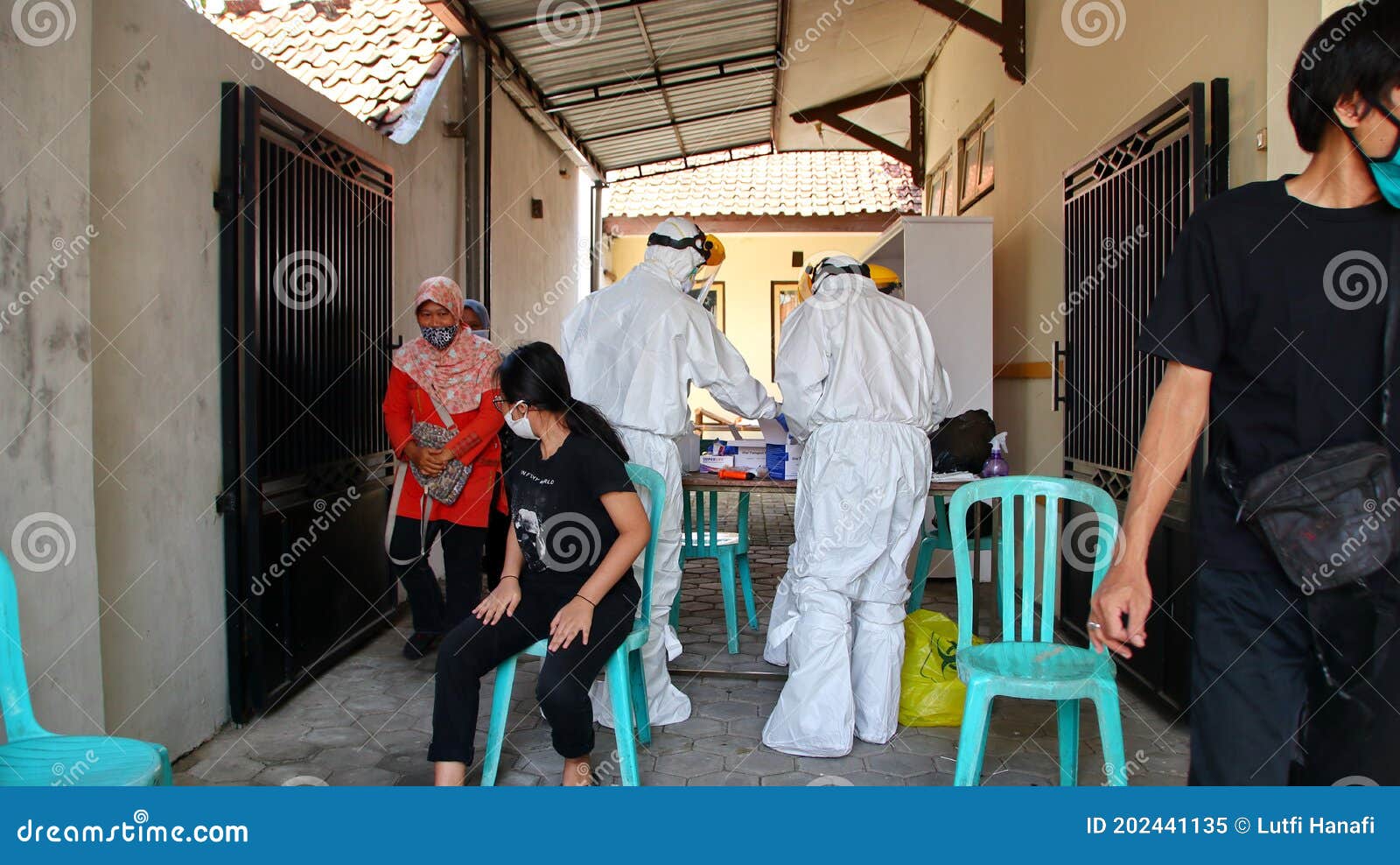 Doctor in Virus Protective Clothing Editorial Image - Image of mask ...