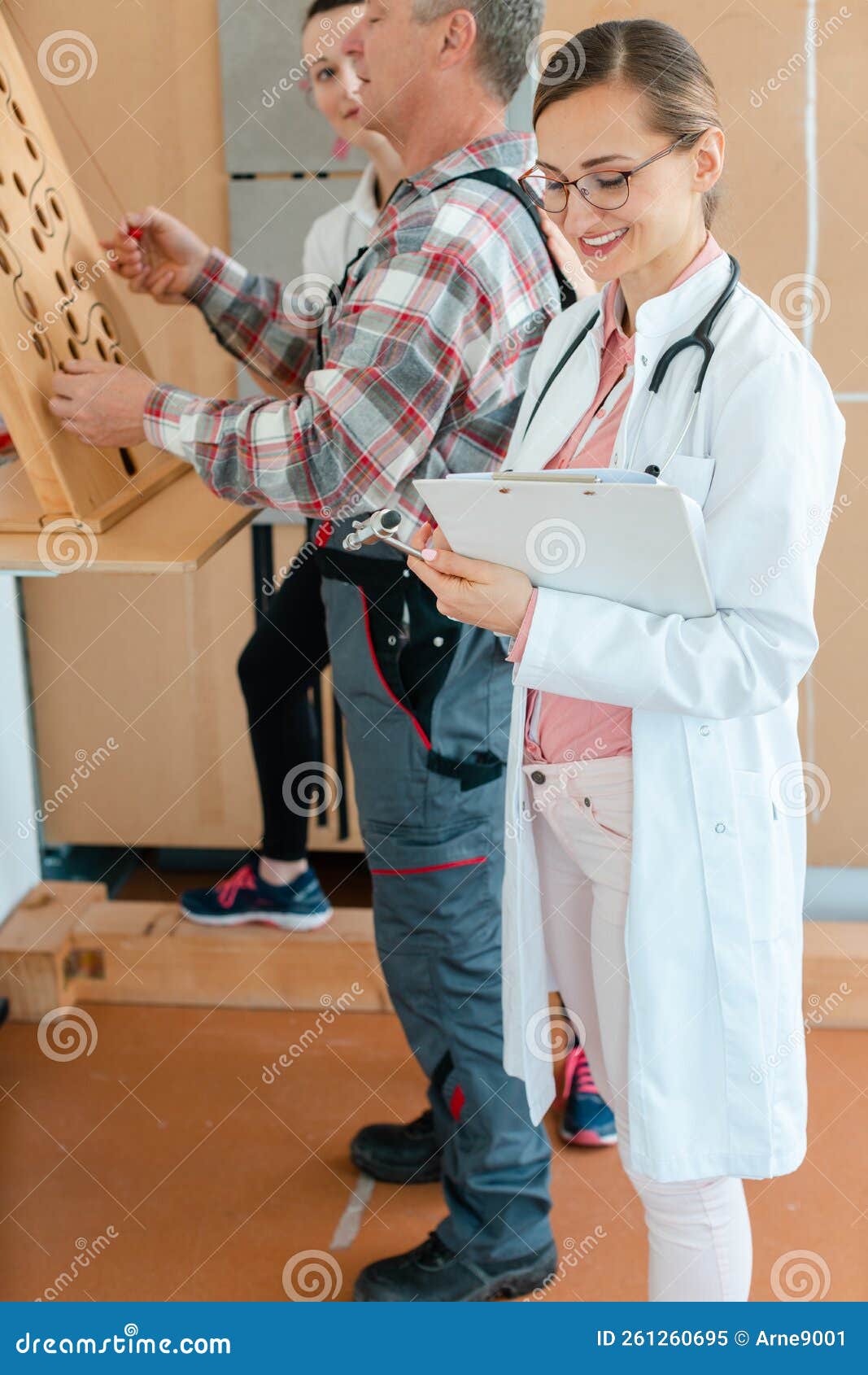 doctor writing down results from occupational therapy dexterity test
