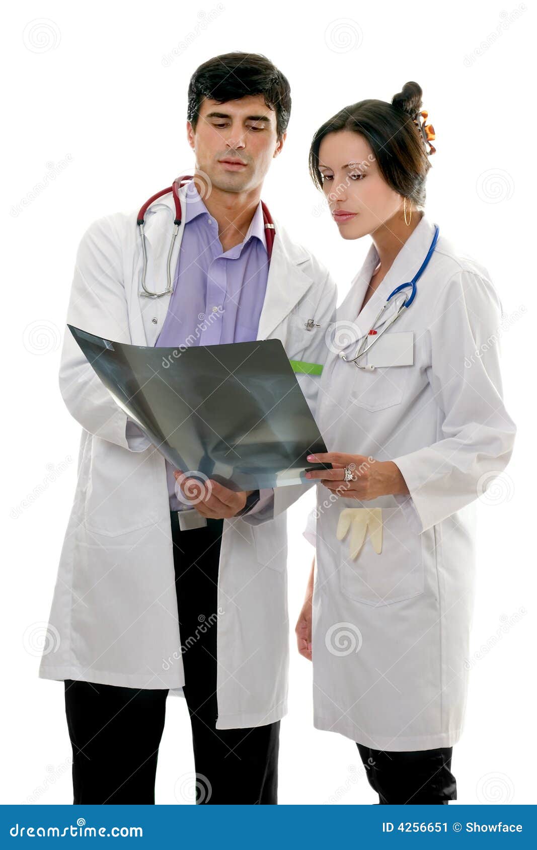 doctors discuss patient x-ray