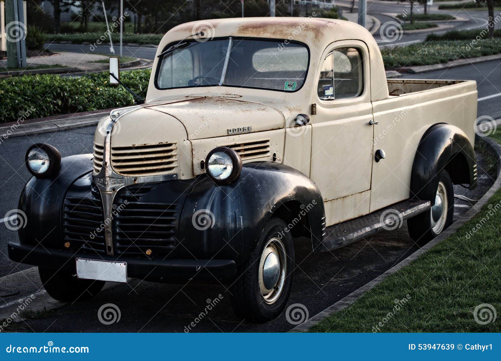 Former Sox \u0026 Martin Hauler: 1971 Dodge Box Truck | Barn Finds, image size:1600x1152